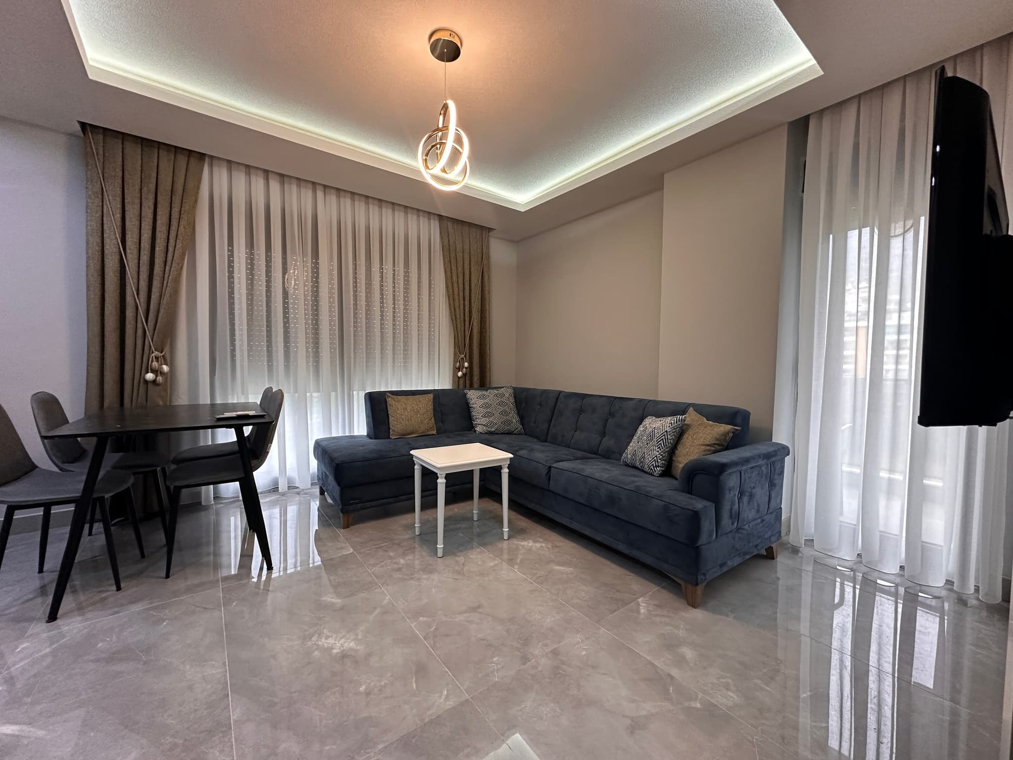 SARISU HAVUZLU SİTE İÇERİSİNDE ULTRS LÜKS 1+1 SATILIK DAİRE