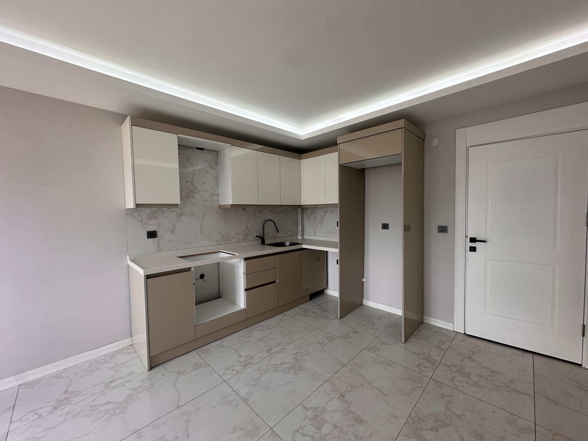 ALTINTAŞ MH 2+1 1.KAT HAVUZLU SİTE İÇİ SATILIK DAİRE