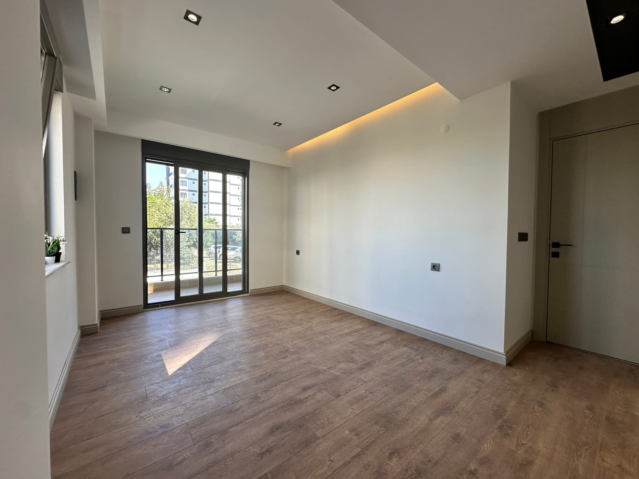 ÇANKAYA'DA HAVUZLU SİTE İÇERİSİNDE ULTRA LÜKS 3+1 SATILIK DAİRE