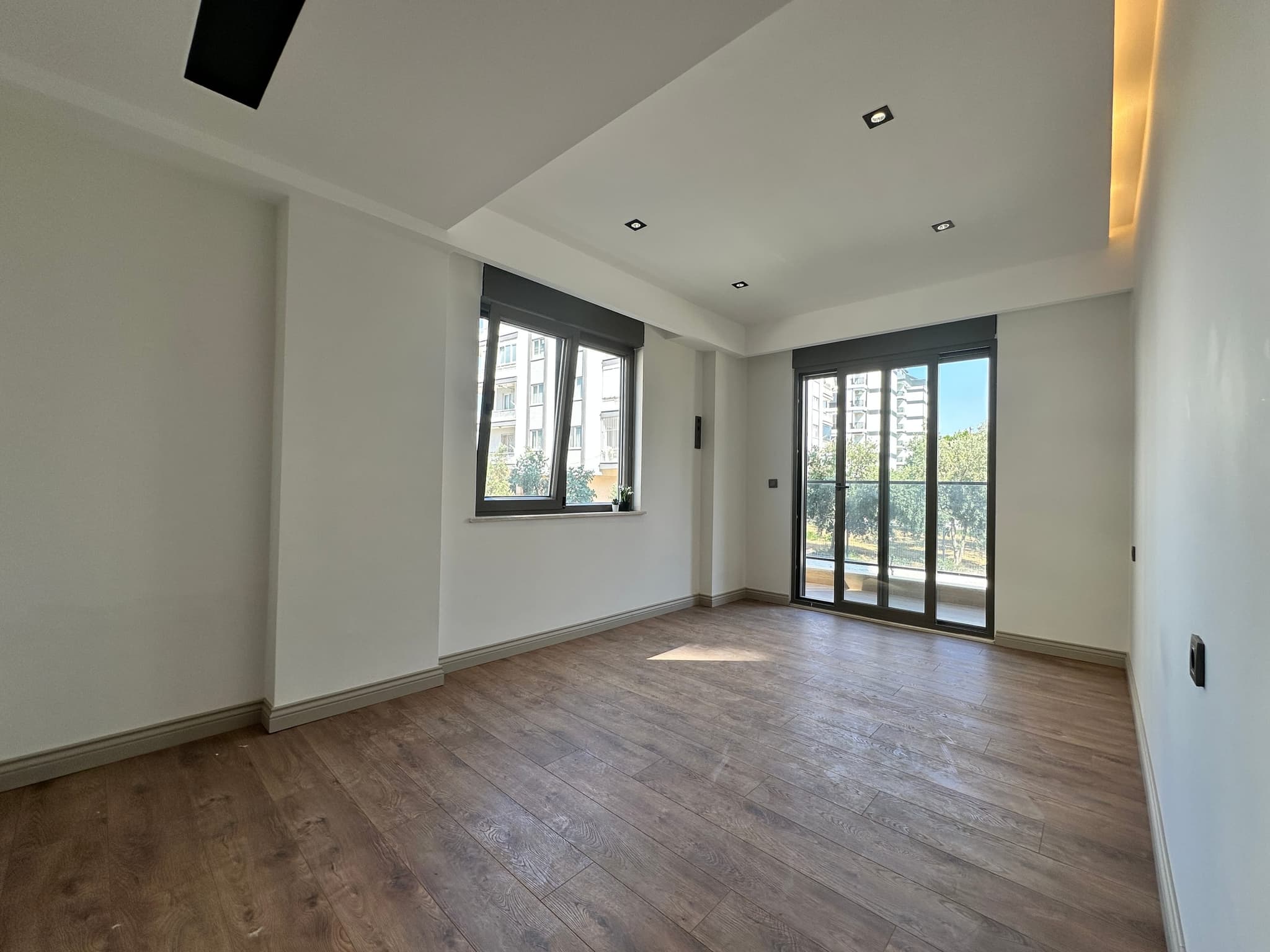 ÇANKAYA'DA HAVUZLU SİTE İÇERİSİNDE ULTRA LÜKS 3+1 SATILIK DAİRE