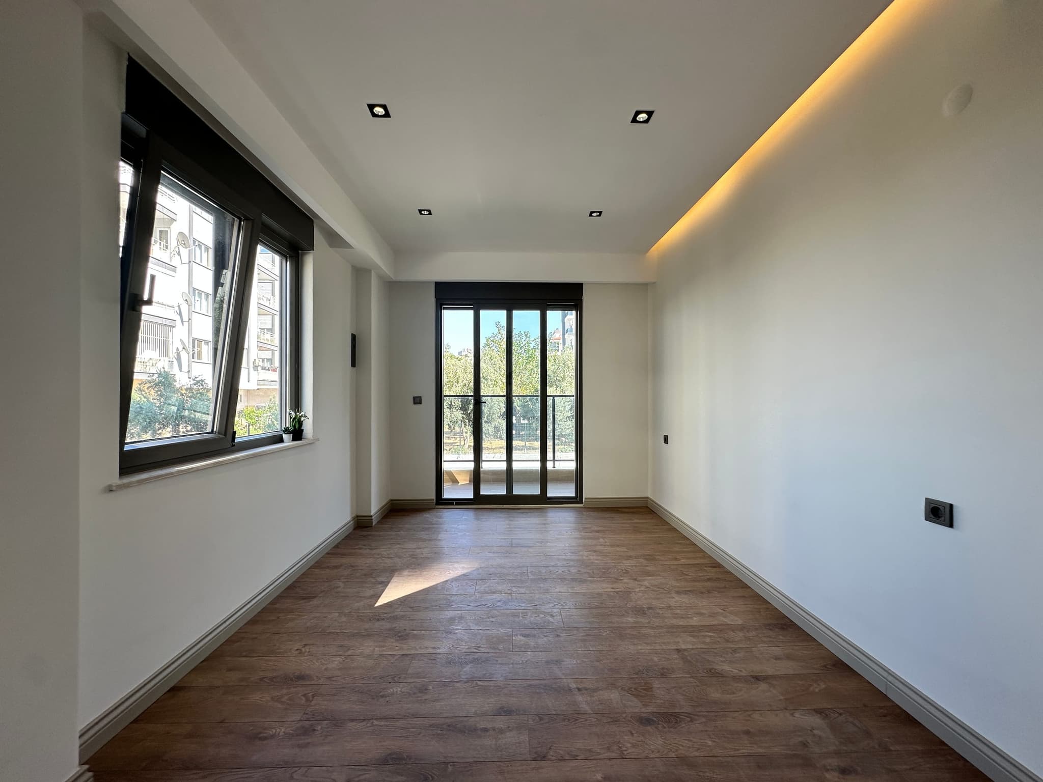 ÇANKAYA'DA HAVUZLU SİTE İÇERİSİNDE ULTRA LÜKS 3+1 SATILIK DAİRE