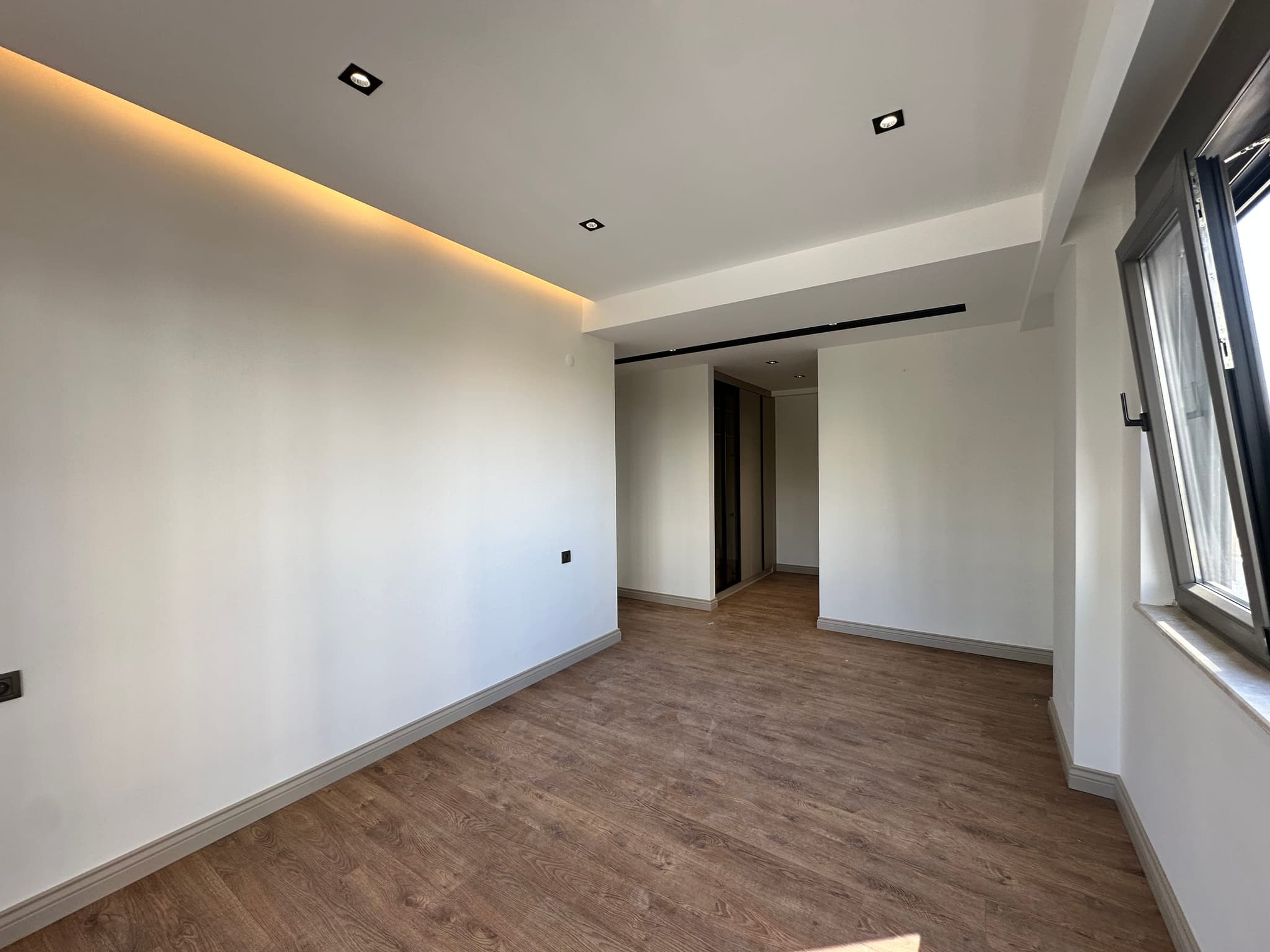 ÇANKAYA'DA HAVUZLU SİTE İÇERİSİNDE ULTRA LÜKS 3+1 SATILIK DAİRE
