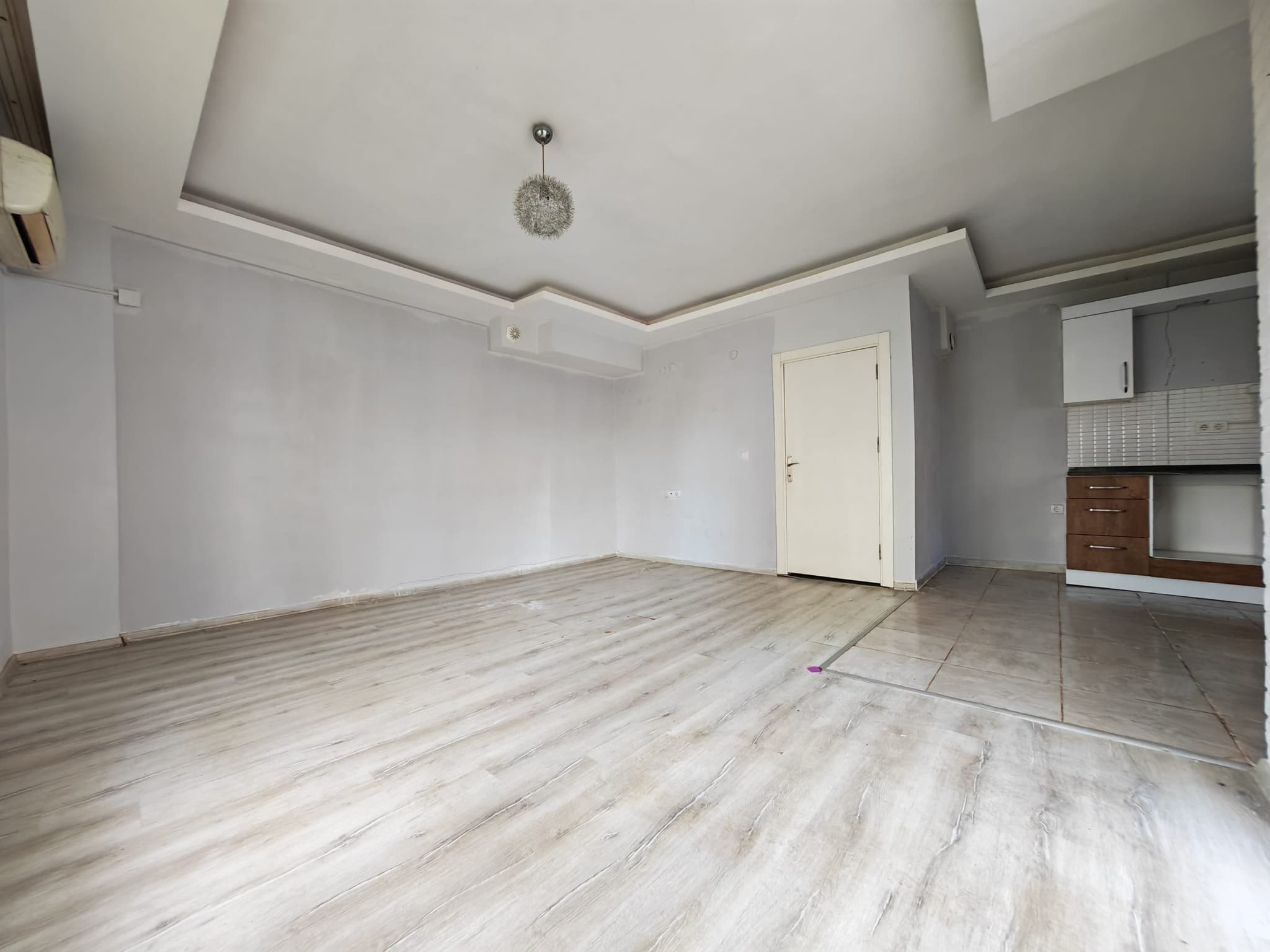 GÖÇERLERDE HAVUZLU SİTEDE 1+1 YÜKSEK GİRİŞ