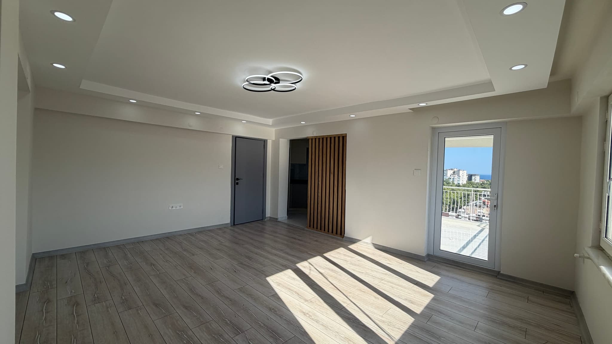 GÜRSU'DA DENİZ MANZARALI FULL TADİLATLI 3+1 SATILIK DAİRE
