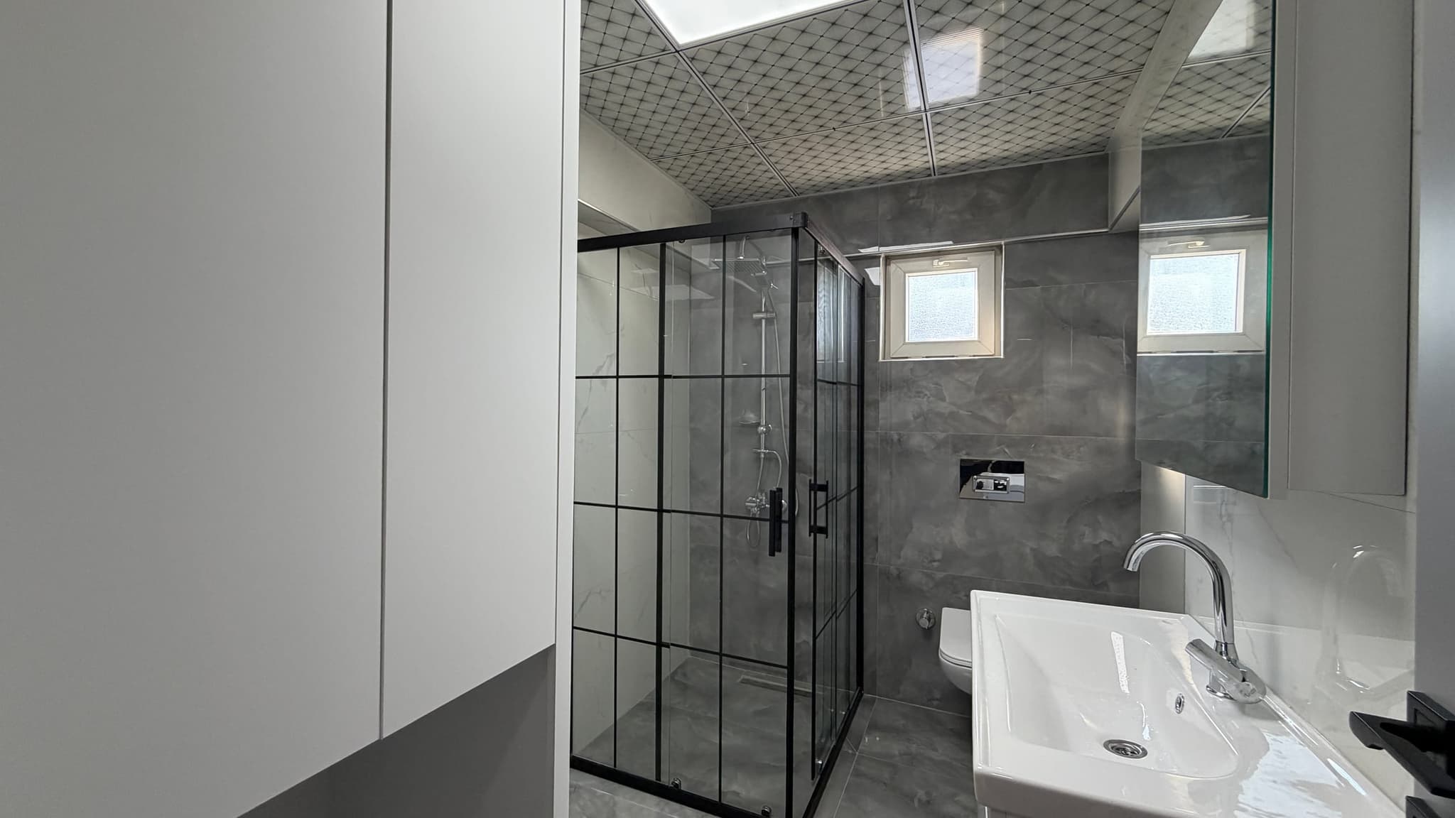 GÜRSU'DA DENİZ MANZARALI FULL TADİLATLI 3+1 SATILIK DAİRE