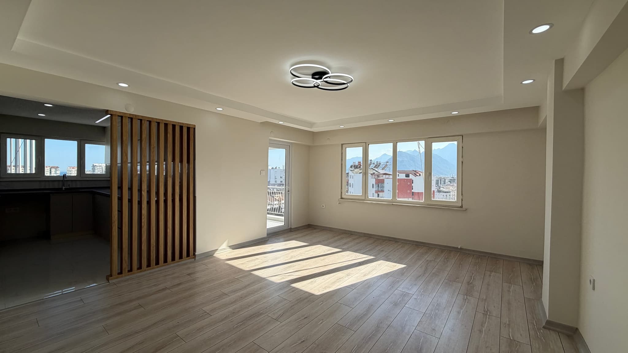 GÜRSU'DA DENİZ MANZARALI FULL TADİLATLI 3+1 SATILIK DAİRE