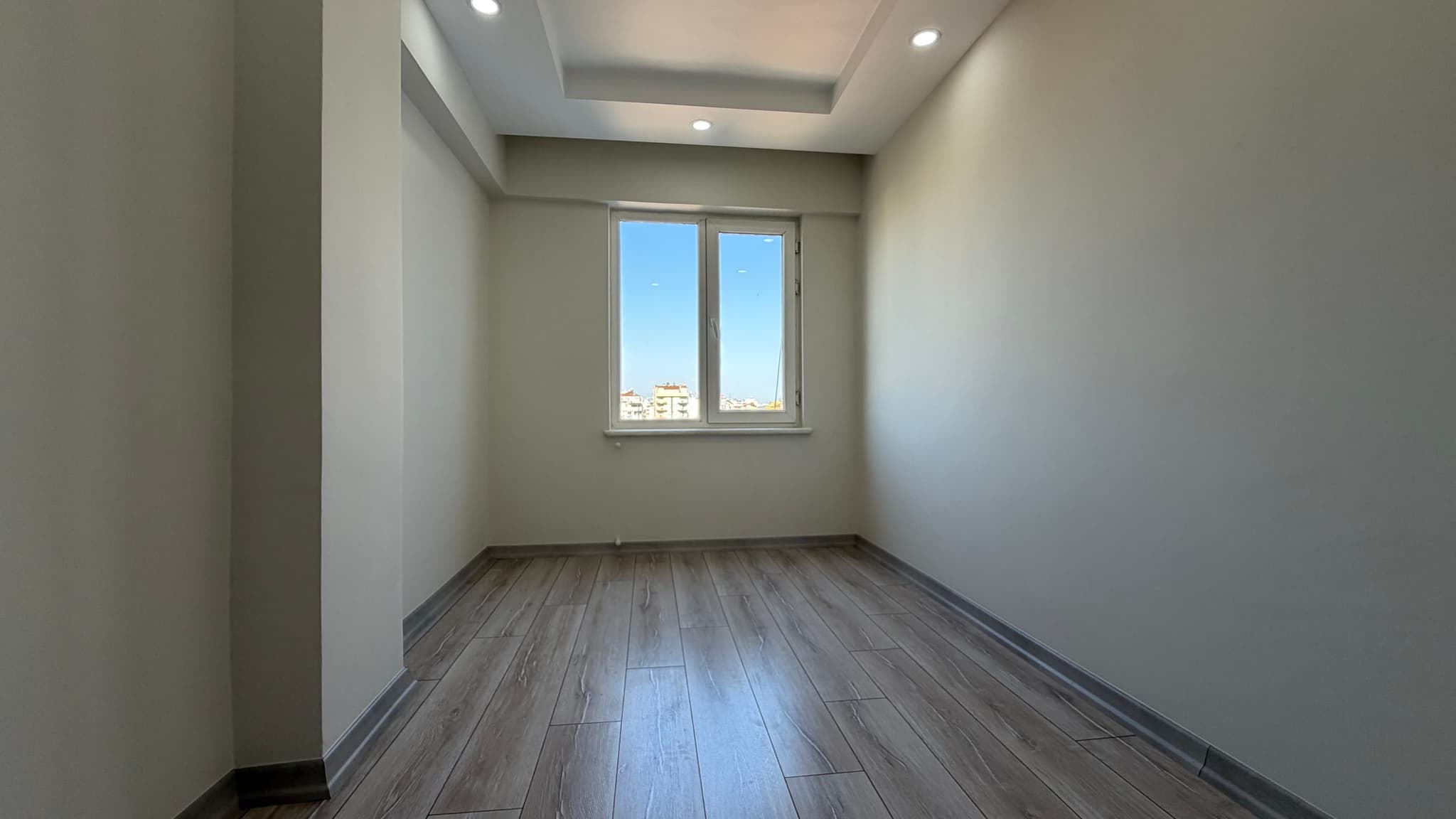 GÜRSU'DA DENİZ MANZARALI FULL TADİLATLI 3+1 SATILIK DAİRE