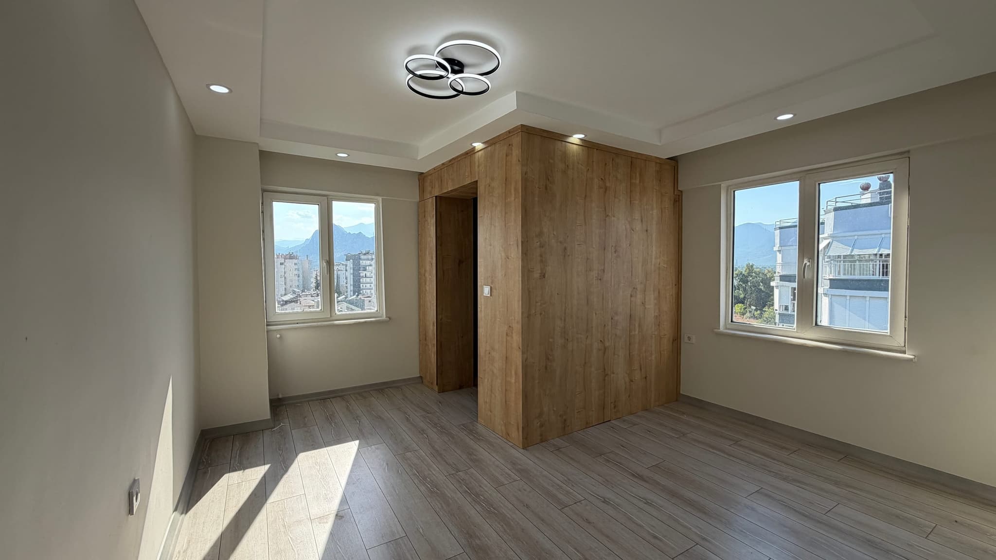 GÜRSU'DA DENİZ MANZARALI FULL TADİLATLI 3+1 SATILIK DAİRE