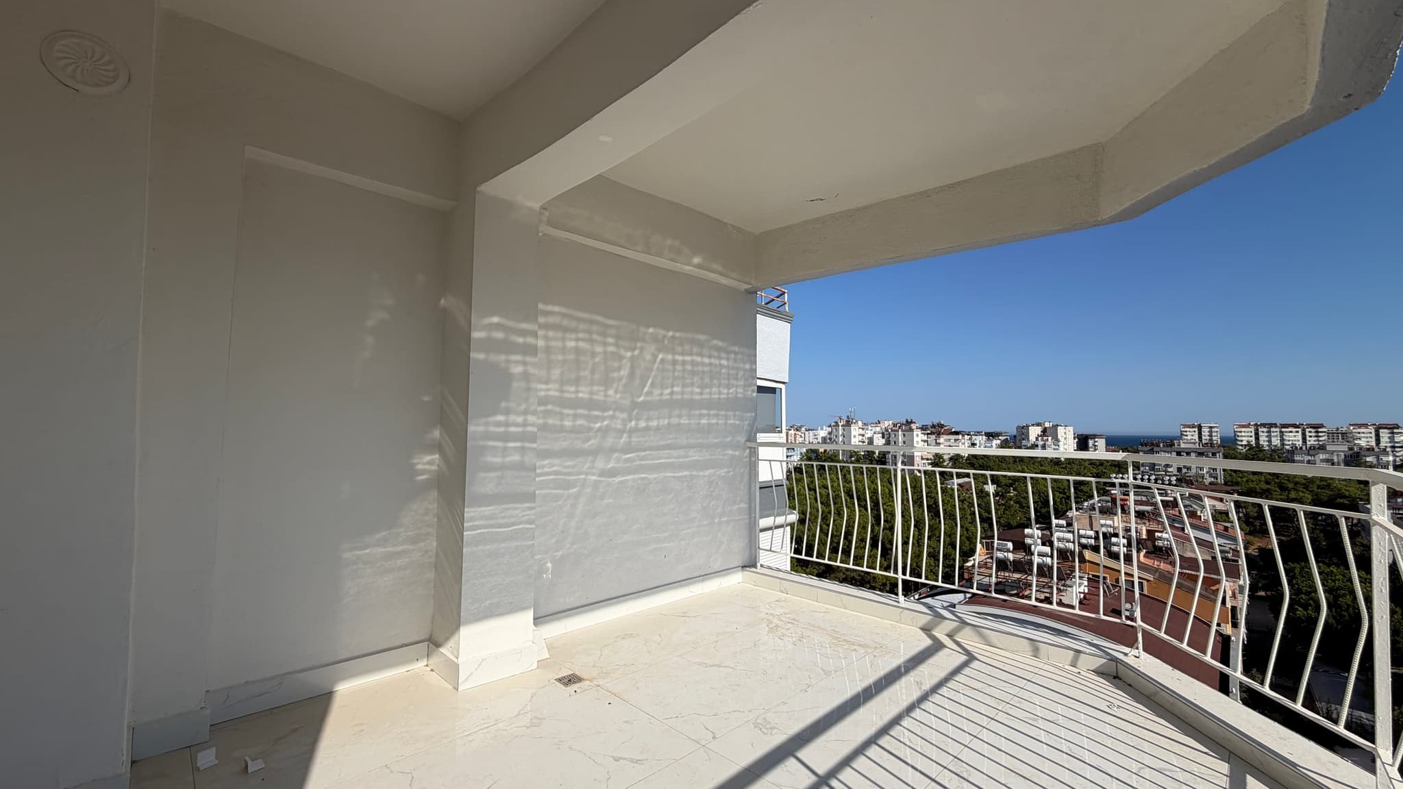 GÜRSU'DA DENİZ MANZARALI FULL TADİLATLI 3+1 SATILIK DAİRE