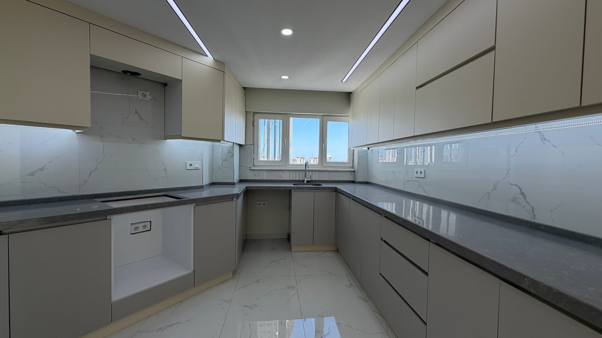 GÜRSU'DA DENİZ MANZARALI FULL TADİLATLI 3+1 SATILIK DAİRE