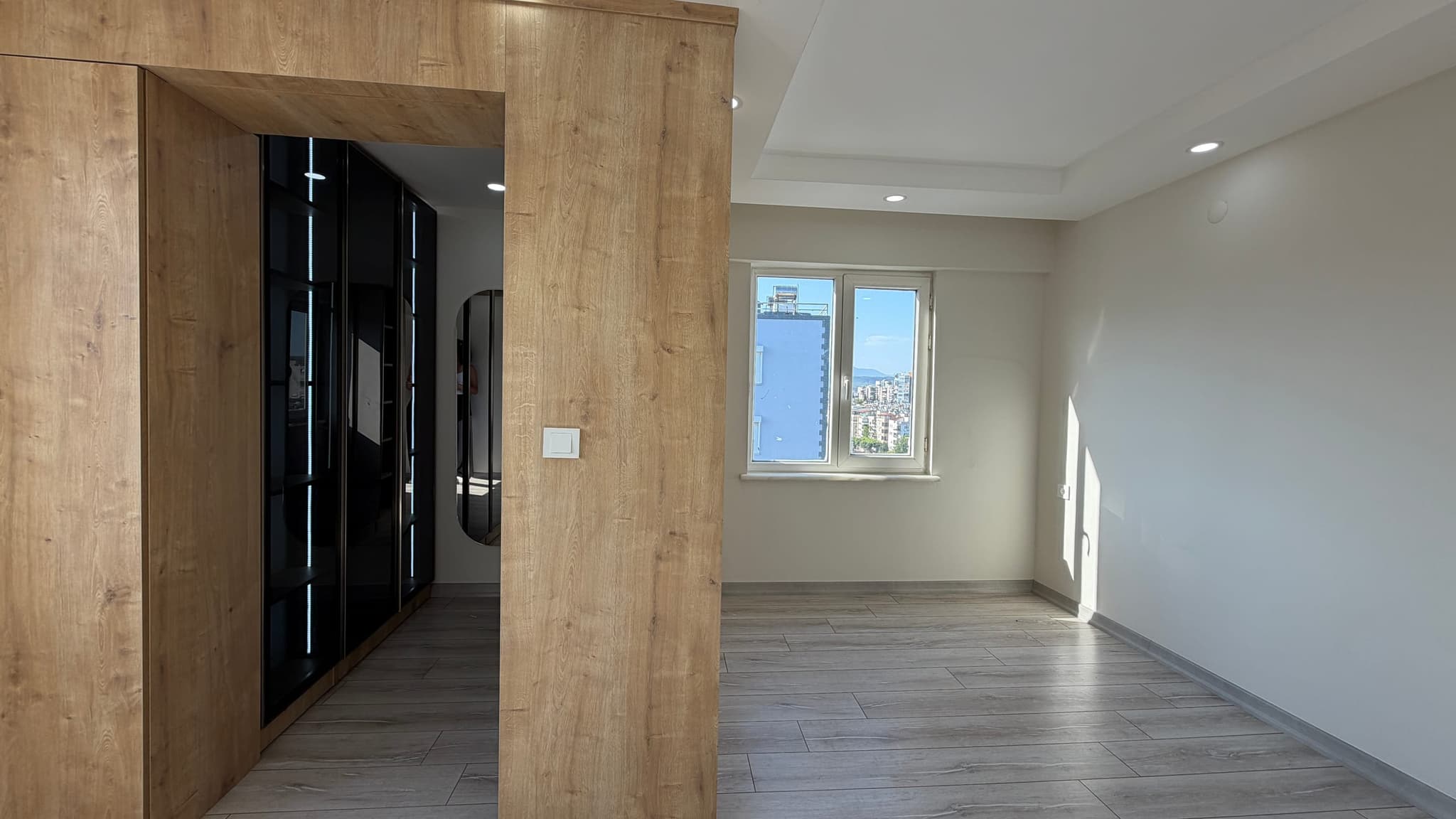 GÜRSU'DA DENİZ MANZARALI FULL TADİLATLI 3+1 SATILIK DAİRE