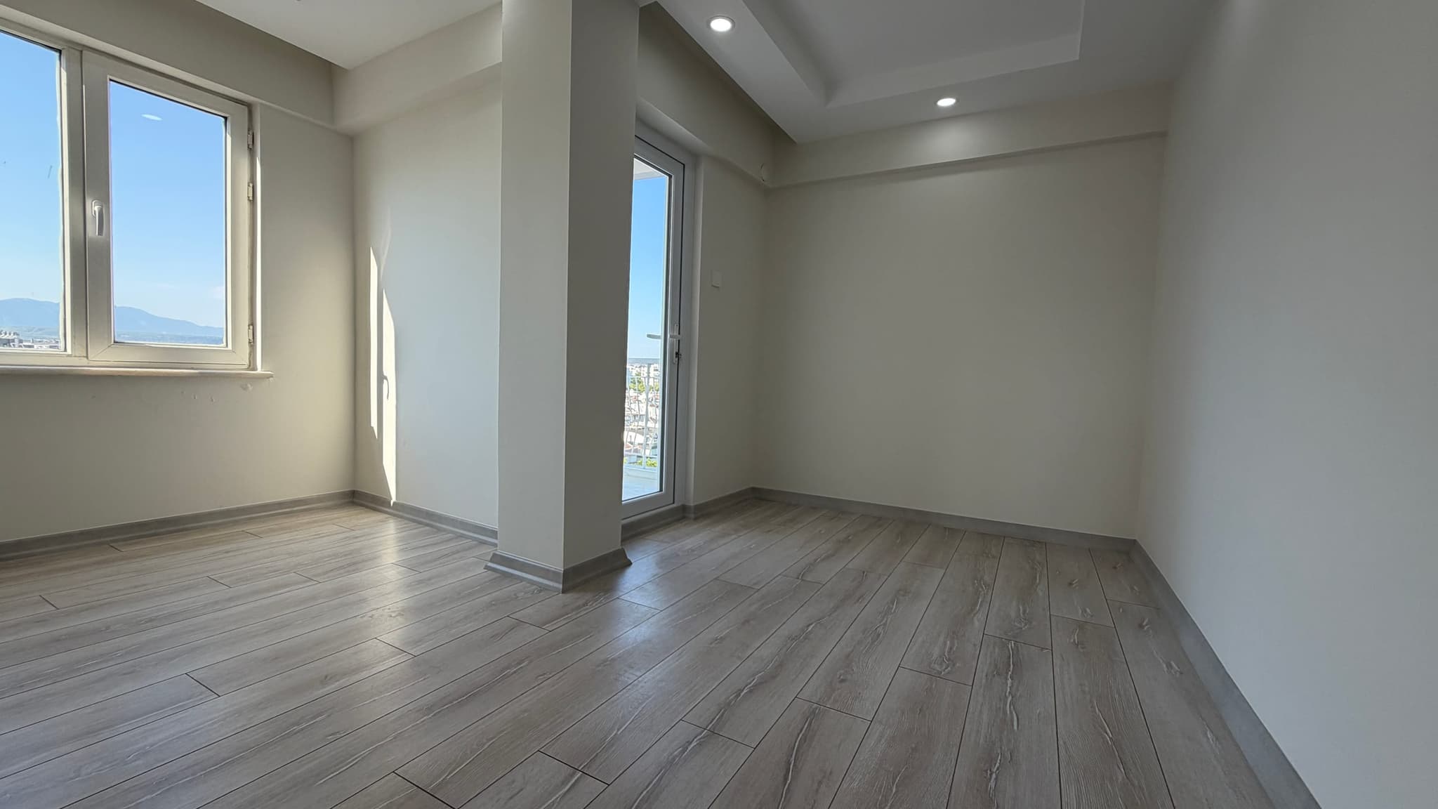 GÜRSU'DA DENİZ MANZARALI FULL TADİLATLI 3+1 SATILIK DAİRE