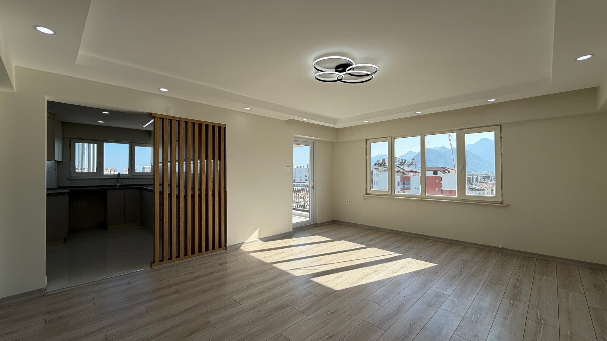 GÜRSU'DA DENİZ MANZARALI FULL TADİLATLI 3+1 SATILIK DAİRE