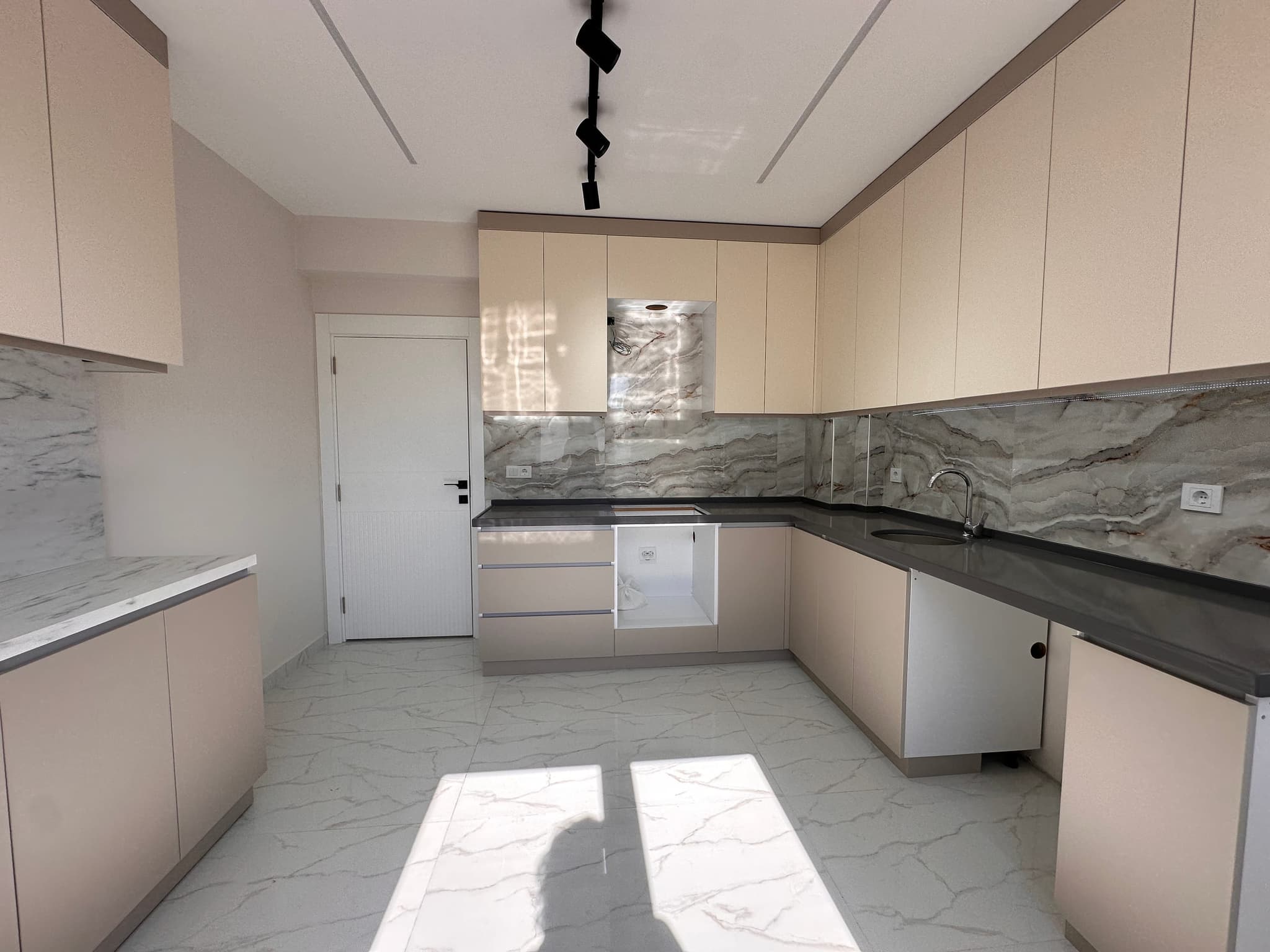 KIZILTOPRAK'TA ÖNÜ AÇIK FULL TADİLATLI 3+1 SATILIK DAİRE