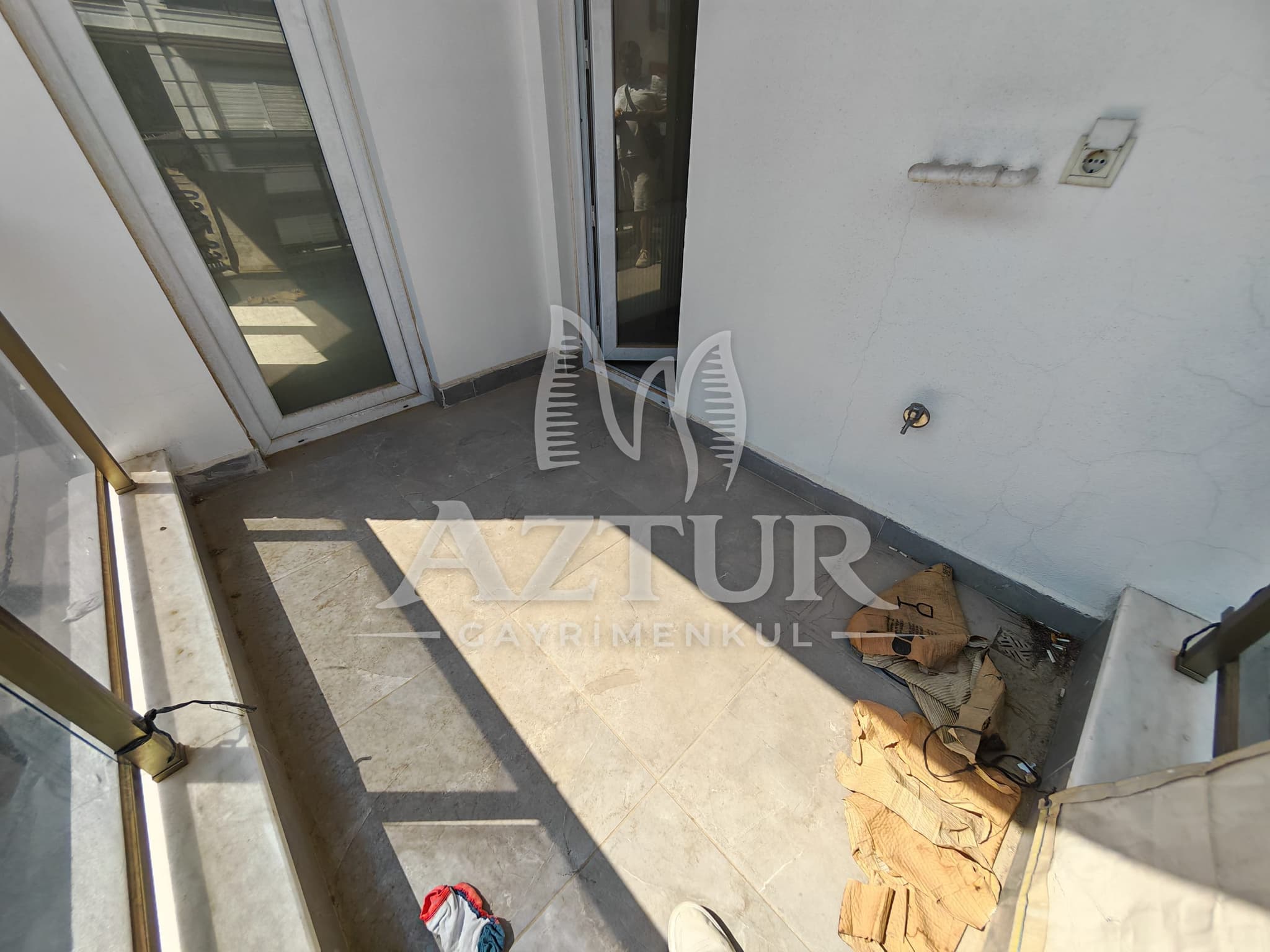 BÜYÜKŞEHİR BELEDİYESİNE YAKIN KONUMDA ARAKAT SIFIR 2+1 SATILIK DAİRE
