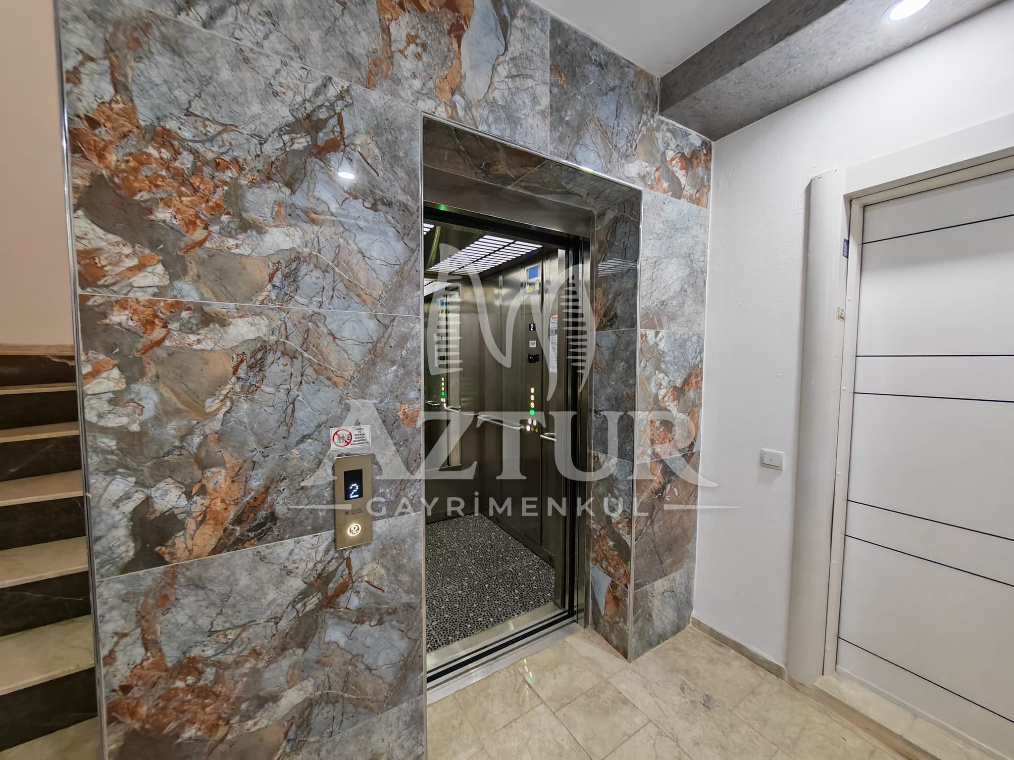 BÜYÜKŞEHİR BELEDİYESİNE YAKIN KONUMDA ARAKAT SIFIR 2+1 SATILIK DAİRE