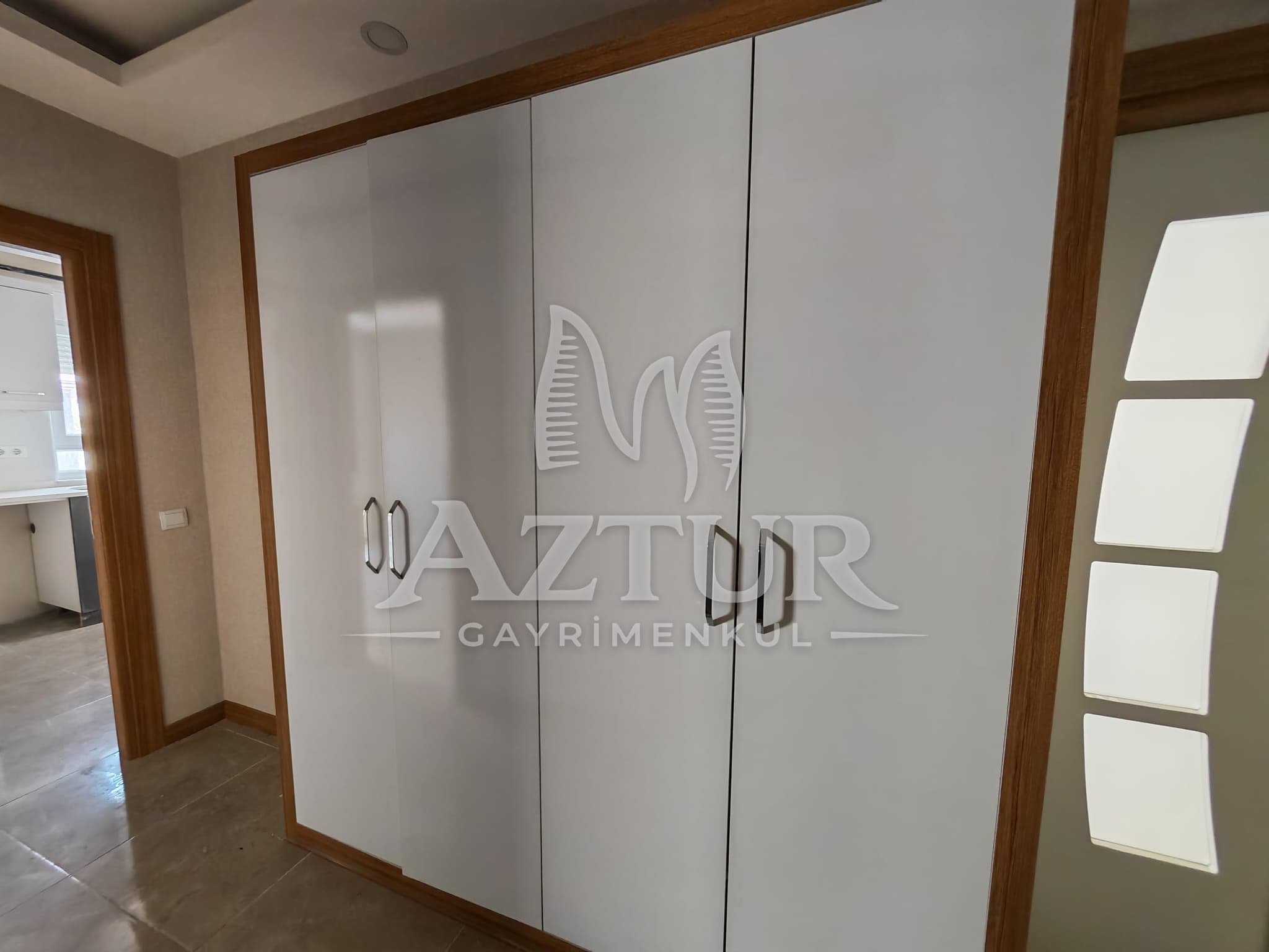 BÜYÜKŞEHİR BELEDİYESİNE YAKIN KONUMDA ARAKAT SIFIR 2+1 SATILIK DAİRE