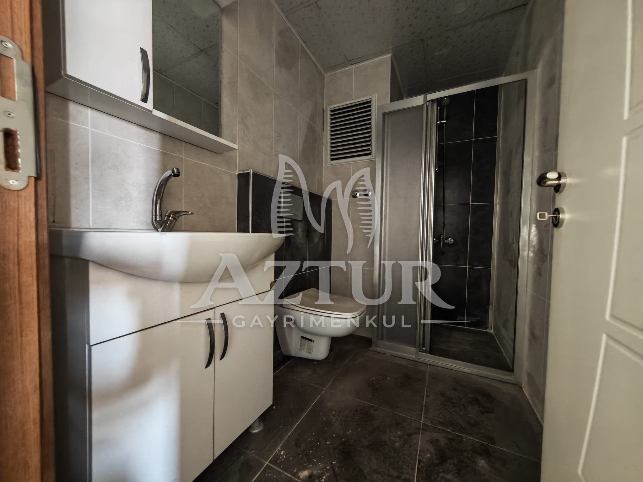BÜYÜKŞEHİR BELEDİYESİNE YAKIN KONUMDA ARAKAT SIFIR 2+1 SATILIK DAİRE