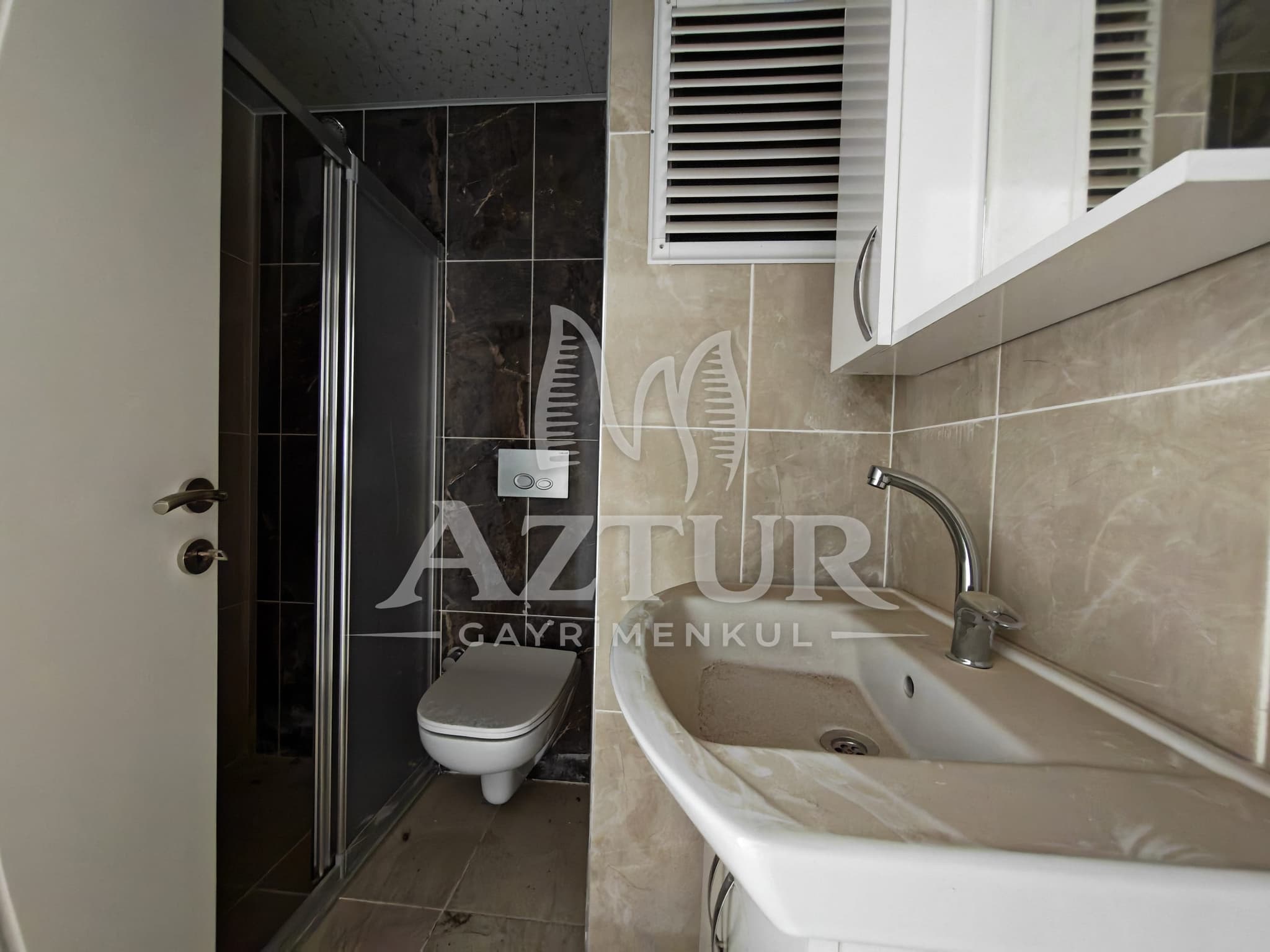 BÜYÜKŞEHİR BELEDİYESİNE YAKIN KONUMDA ARAKAT SIFIR 2+1 SATILIK DAİRE