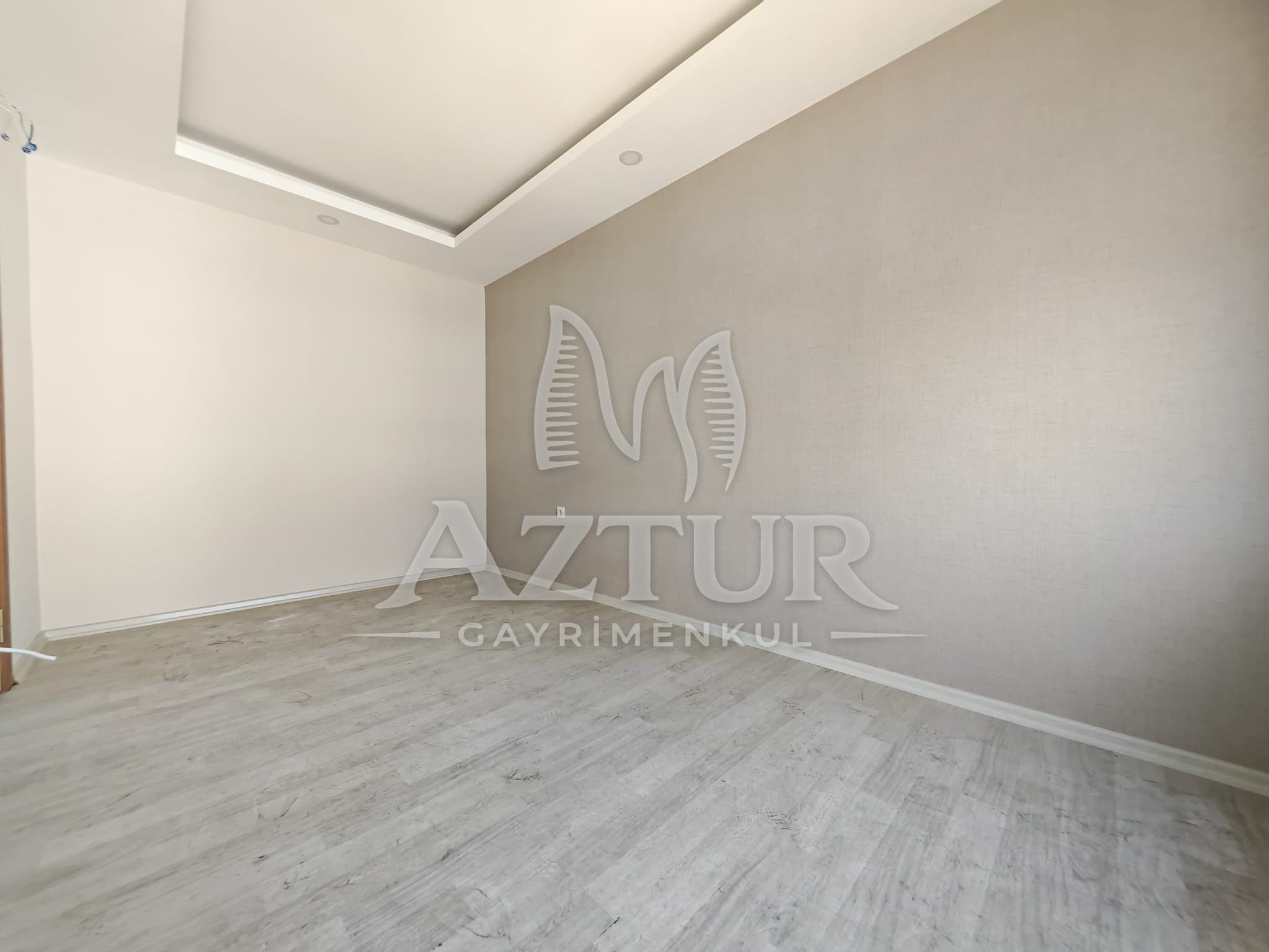 BÜYÜKŞEHİR BELEDİYESİNE YAKIN KONUMDA ARAKAT SIFIR 2+1 SATILIK DAİRE