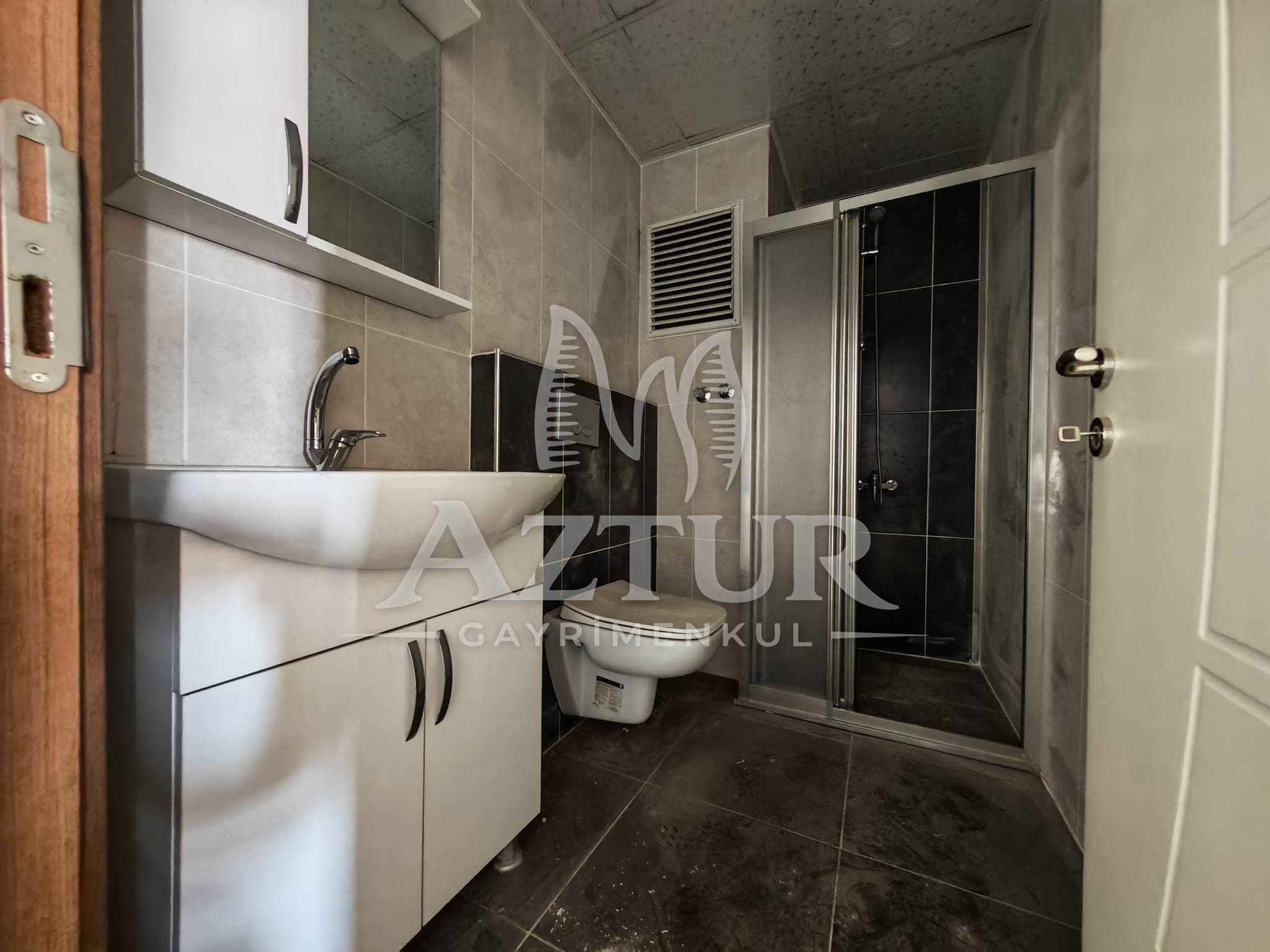 BÜYÜKŞEHİR BELEDİYESİNE YAKIN KONUMDA ARAKAT SIFIR 2+1 SATILIK DAİRE