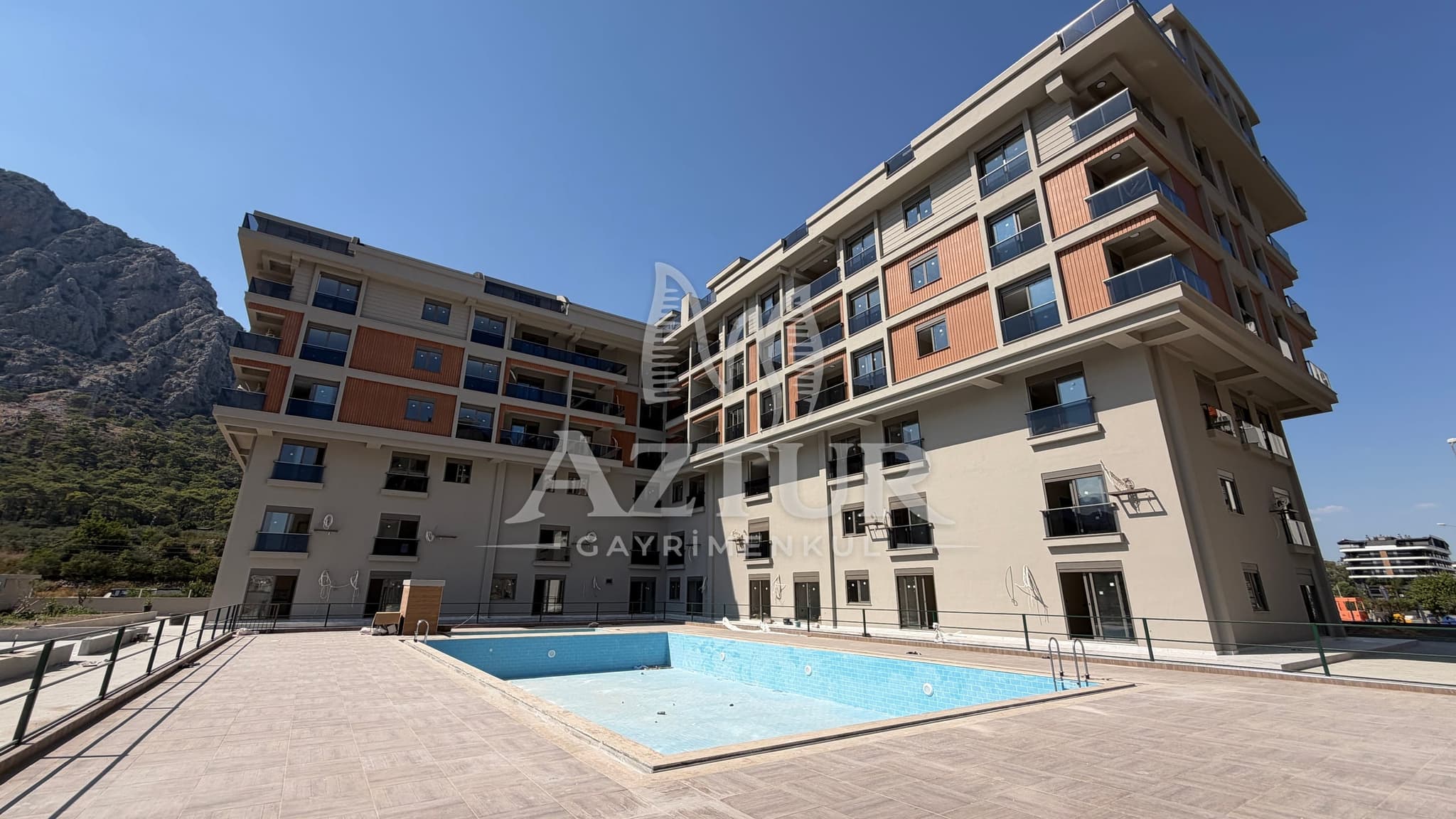 SARISU'DA HAVUZLU SİTE İÇERİSİNDE BAHÇE DUBLEKS 2+1 / 3+1 DUBLEKS SATILIK DAİRE
