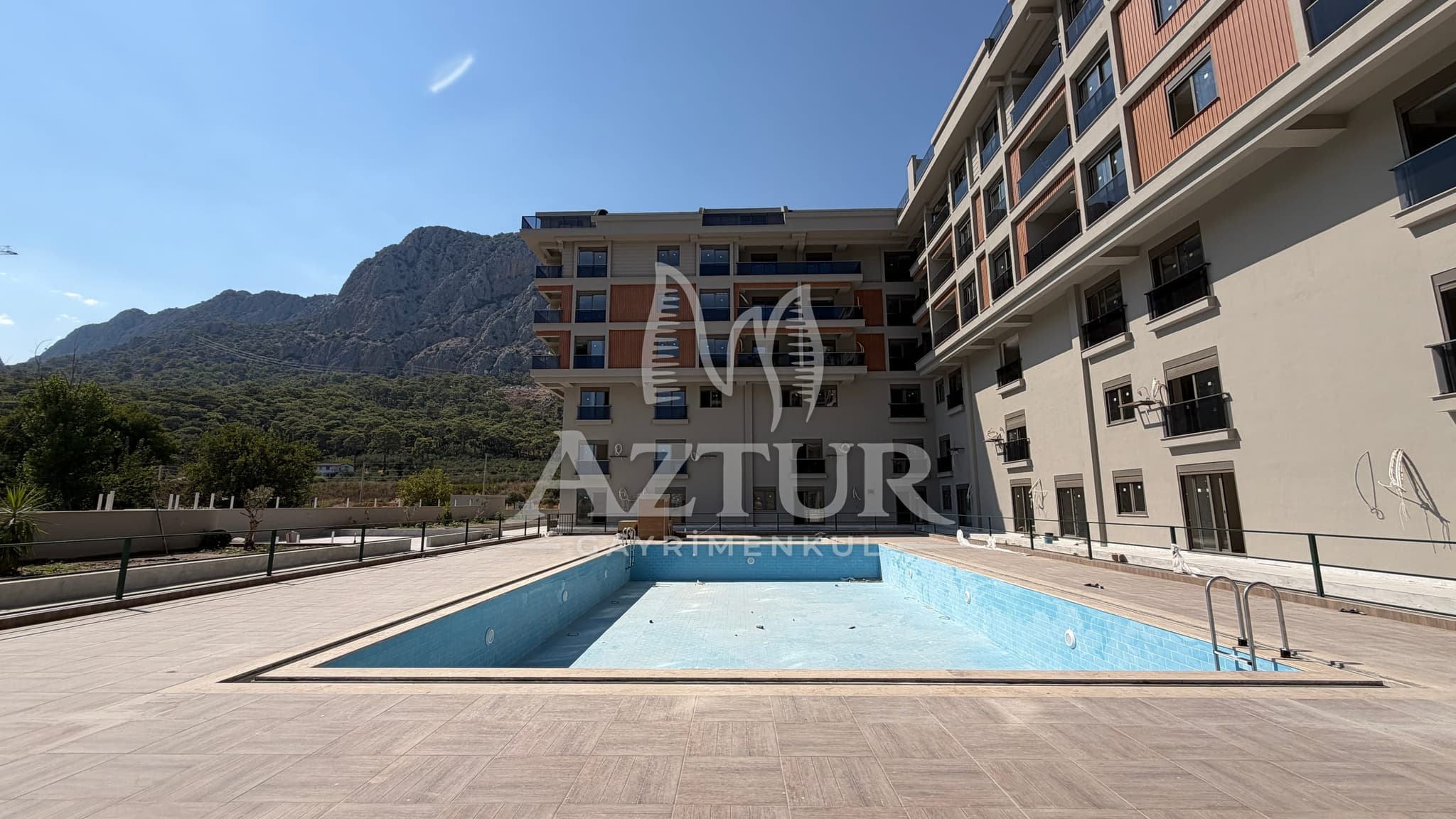 SARISU'DA HAVUZLU SİTE İÇERİSİNDE BAHÇE DUBLEKS 2+1 / 3+1 DUBLEKS SATILIK DAİRE