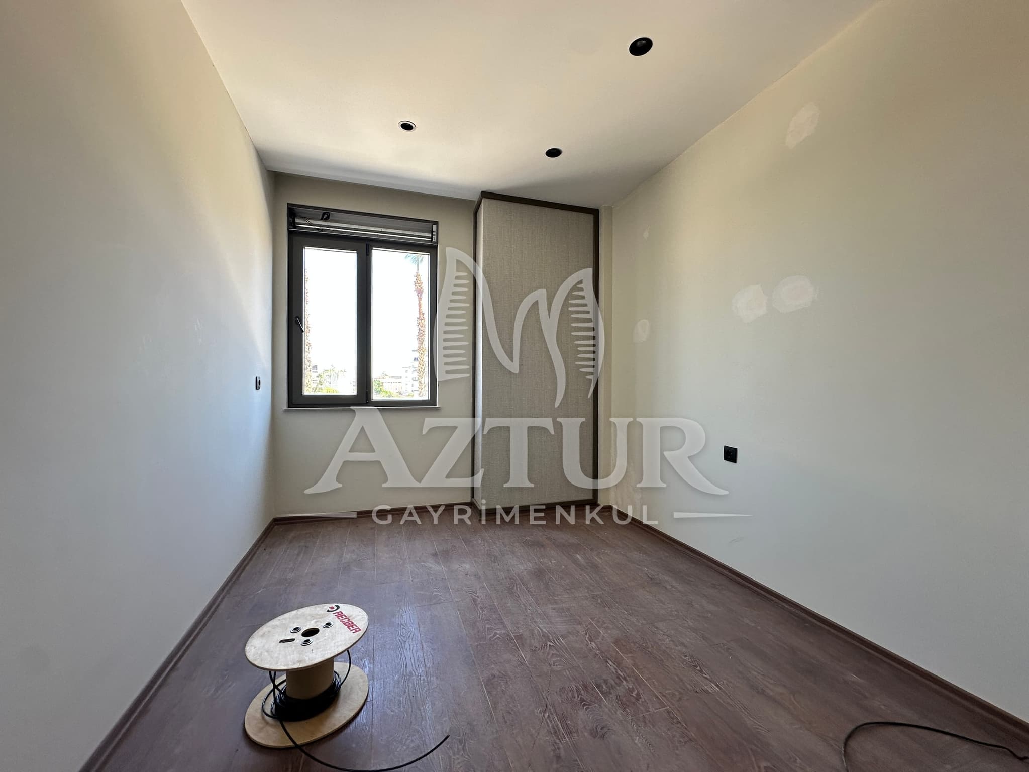 AYDOĞMUŞ'TA HAVUZLU SİTE İÇERİSİNDE SIFIR 2+1 SATILIK DAİRE