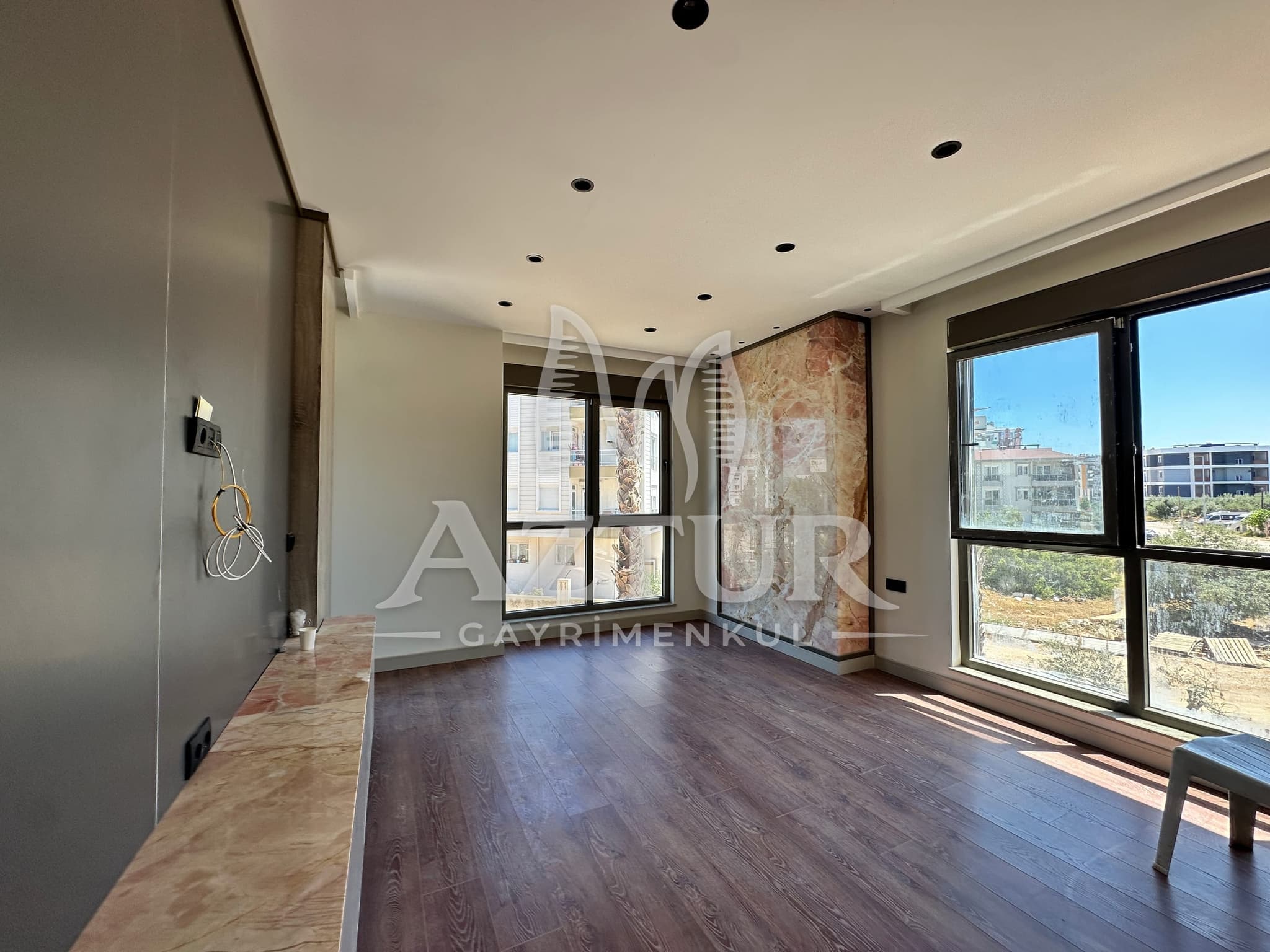 AYDOĞMUŞ'TA HAVUZLU SİTE İÇERİSİNDE SIFIR 2+1 SATILIK DAİRE