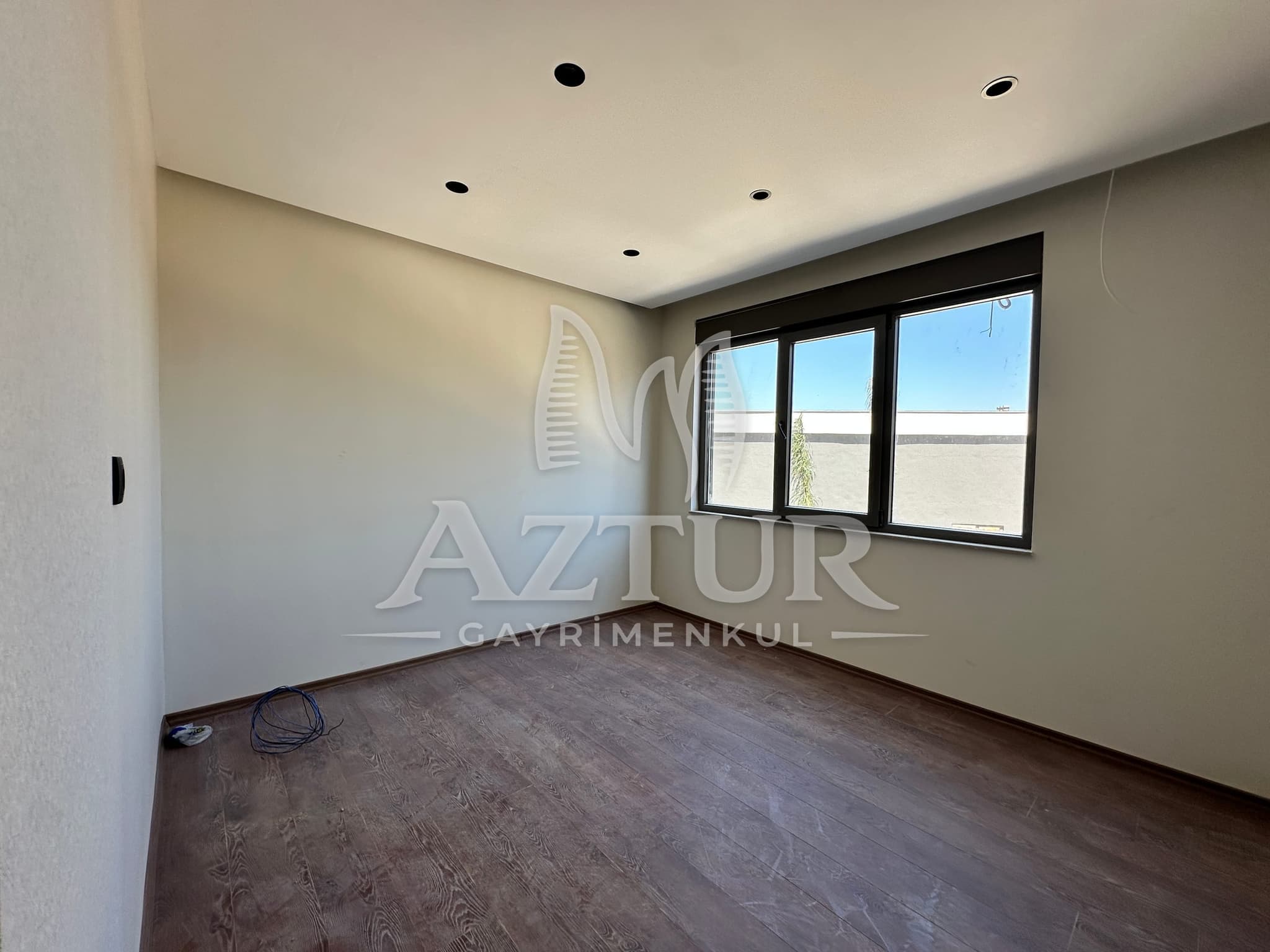 AYDOĞMUŞ'TA HAVUZLU SİTE İÇERİSİNDE SIFIR 2+1 SATILIK DAİRE