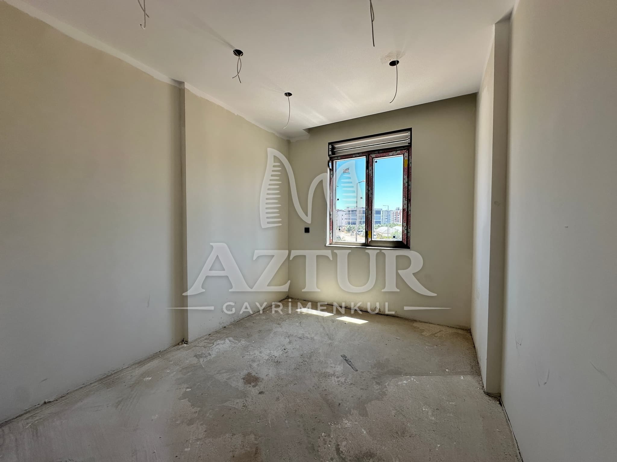 AYDOĞMUŞ'TA HAVUZLU SİTE İÇERİSİNDE SIFIR 2+1 SATILIK DAİRE