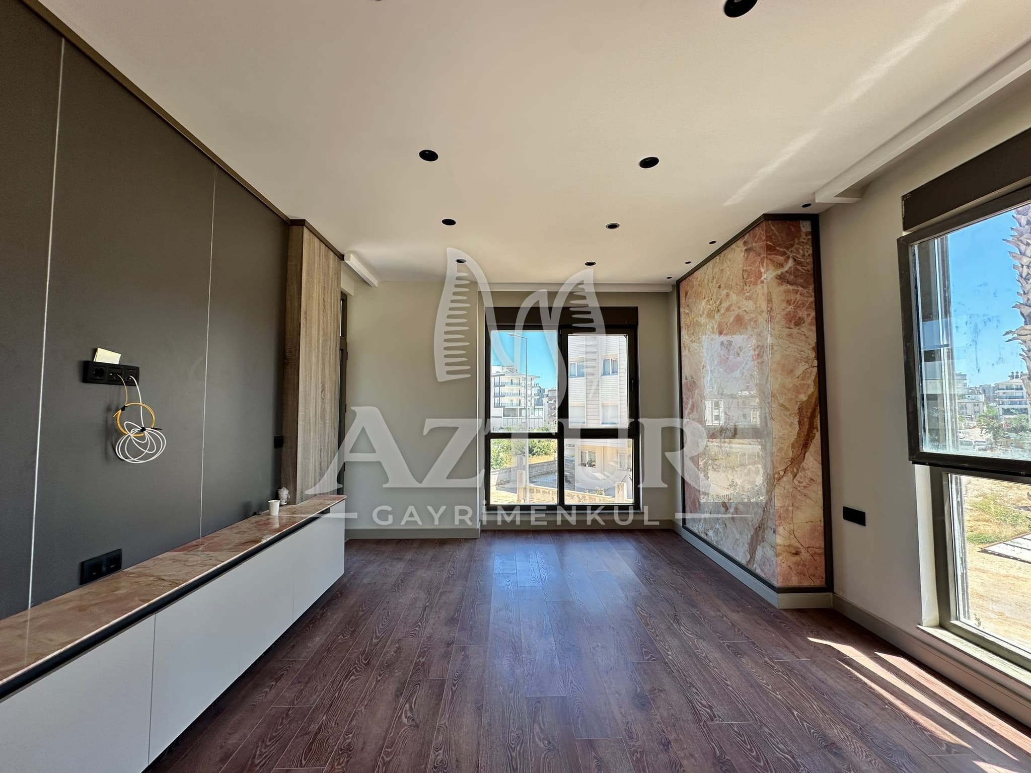 AYDOĞMUŞ'TA HAVUZLU SİTE İÇERİSİNDE SIFIR 2+1 SATILIK DAİRE