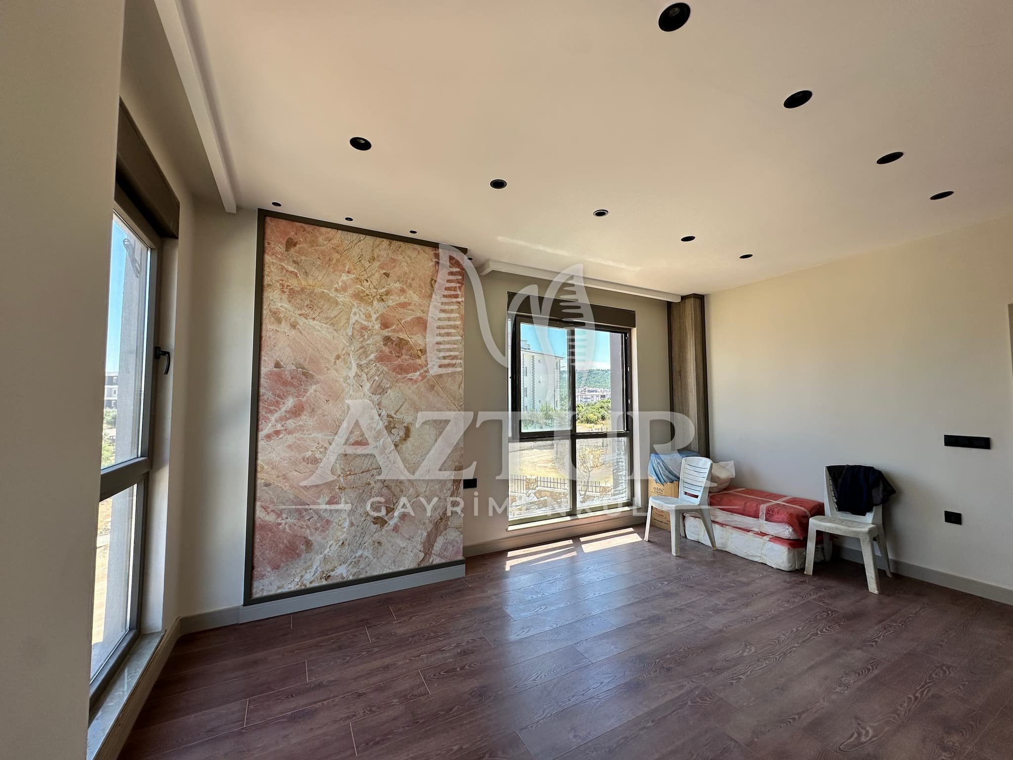 AYDOĞMUŞ'TA HAVUZLU SİTE İÇERİSİNDE SIFIR 2+1 SATILIK DAİRE