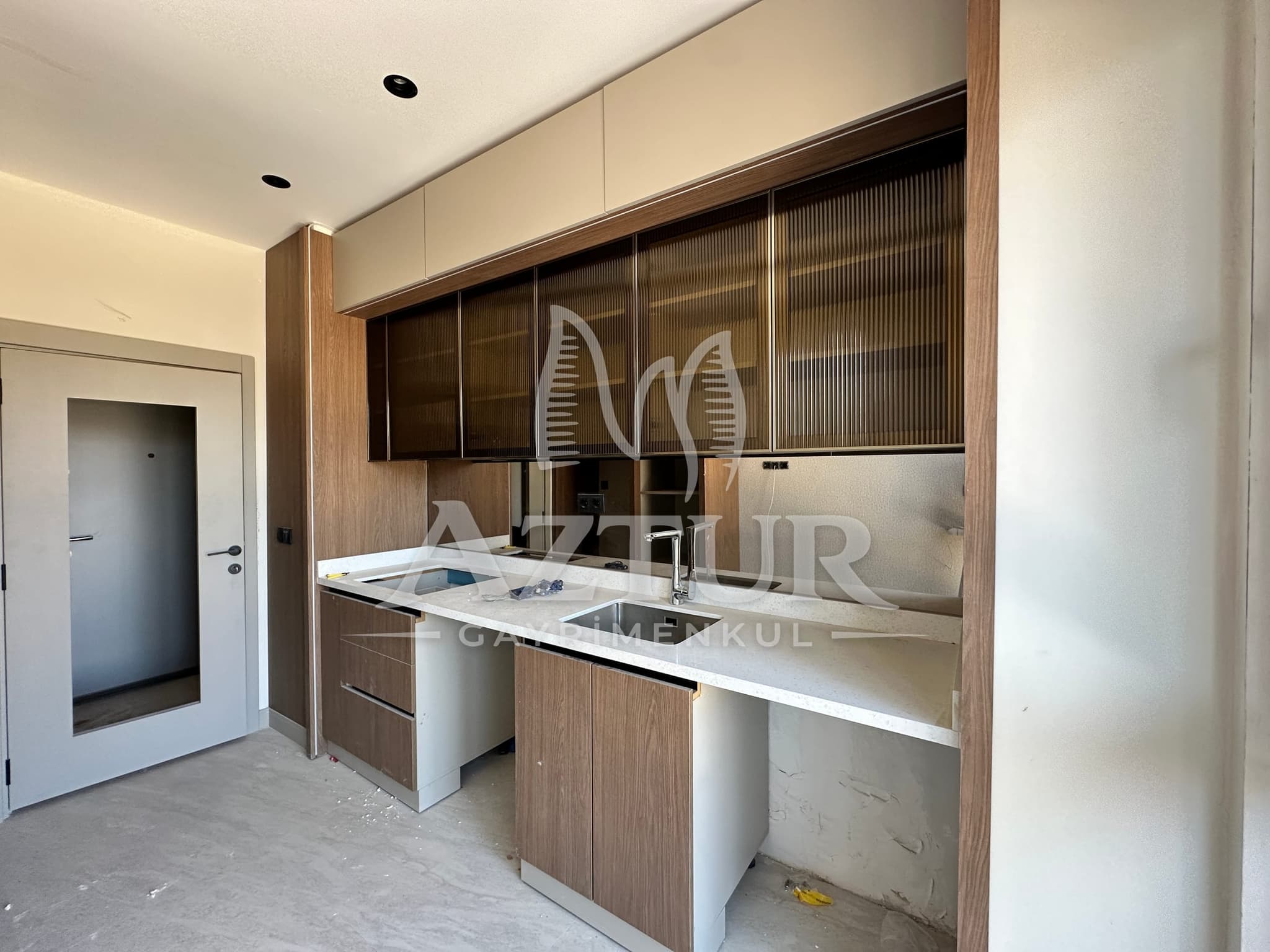 AYDOĞMUŞ'TA HAVUZLU SİTE İÇERİSİNDE SIFIR 2+1 SATILIK DAİRE