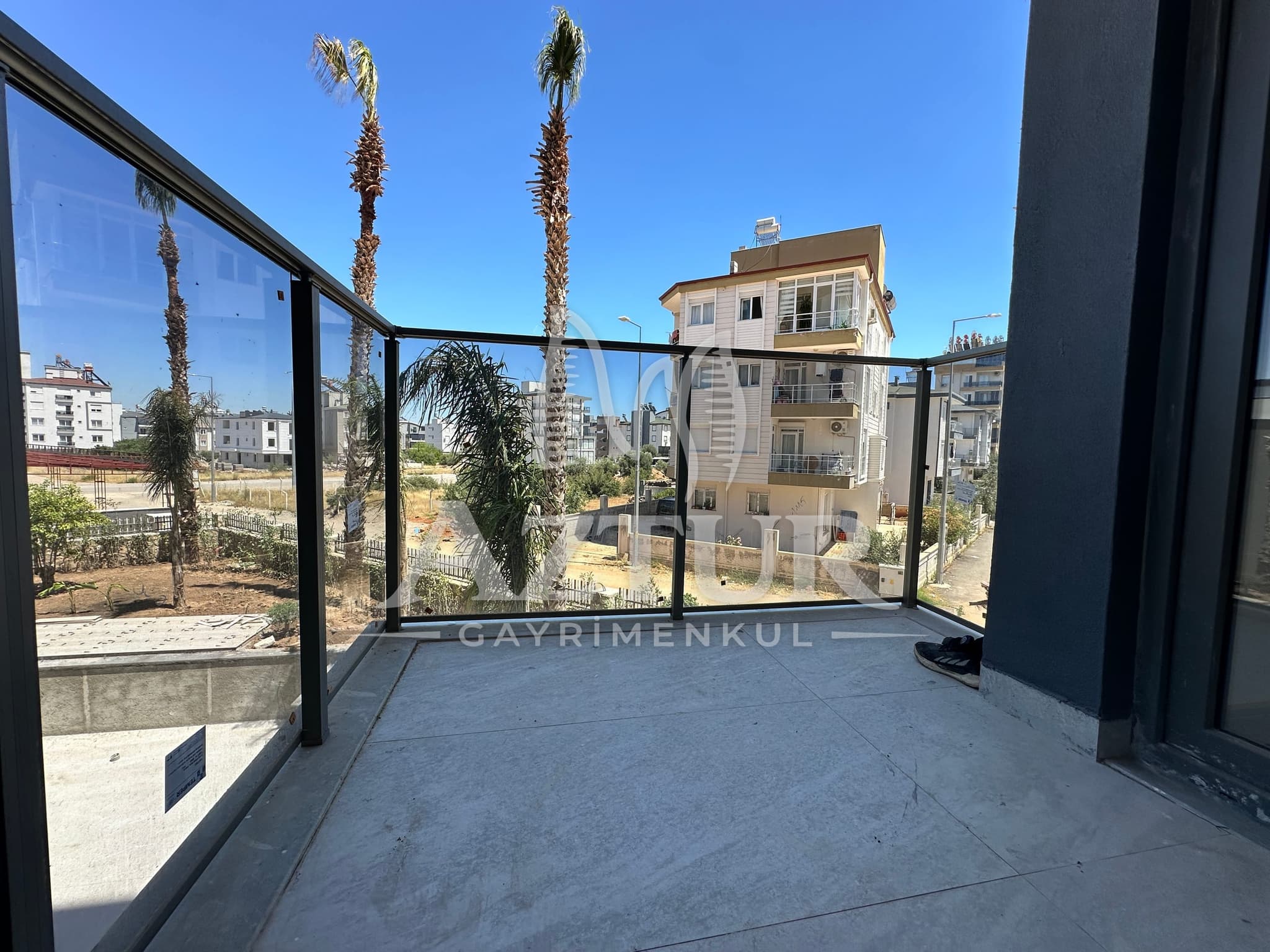 AYDOĞMUŞ'TA HAVUZLU SİTE İÇERİSİNDE SIFIR 2+1 SATILIK DAİRE