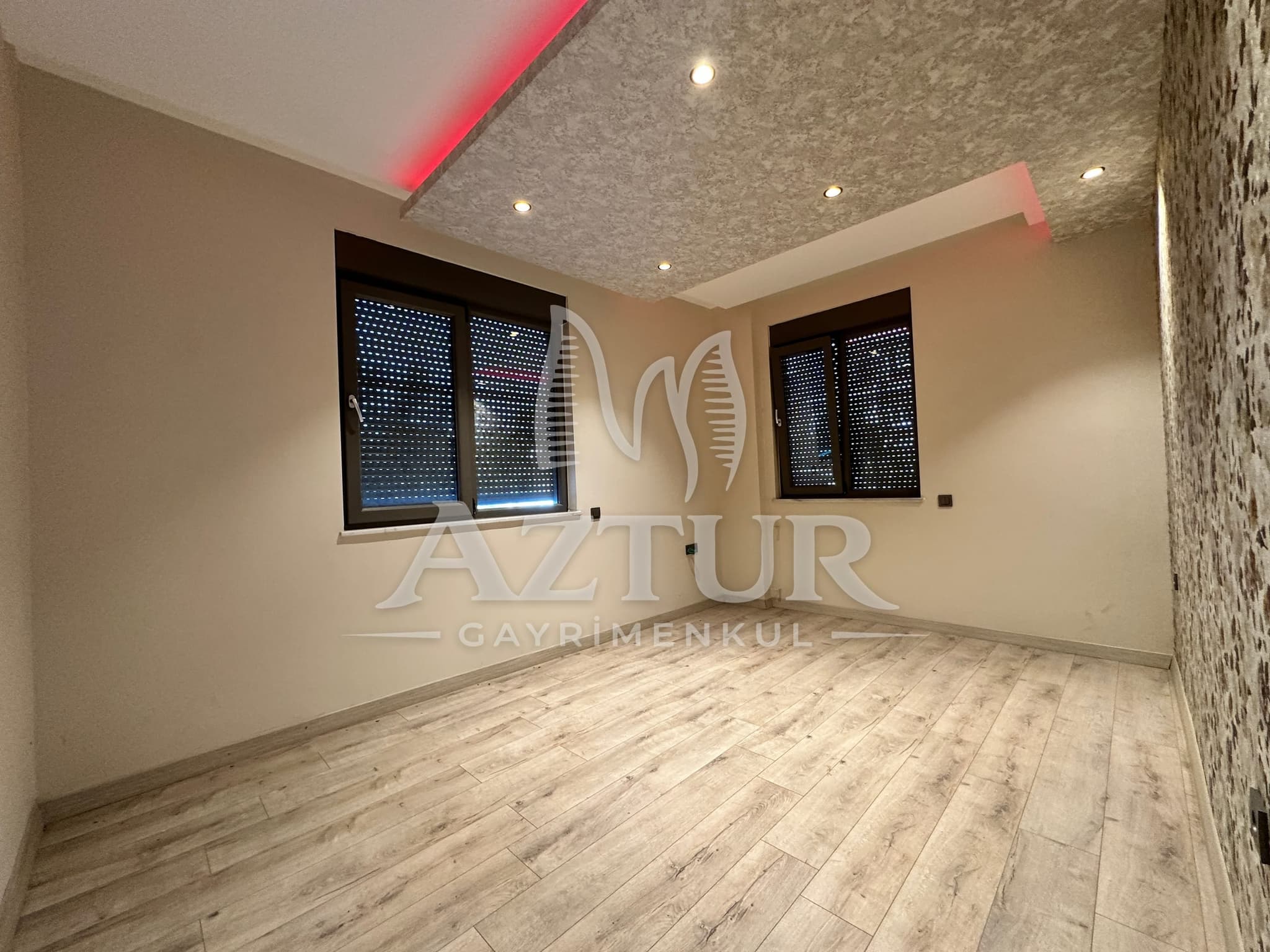KIRÇİÇEĞİ CADDESİNDE AYRI MUTFAK YÜKSEK GİRİŞ SIFIR 2+1 SATILIK DAİRE