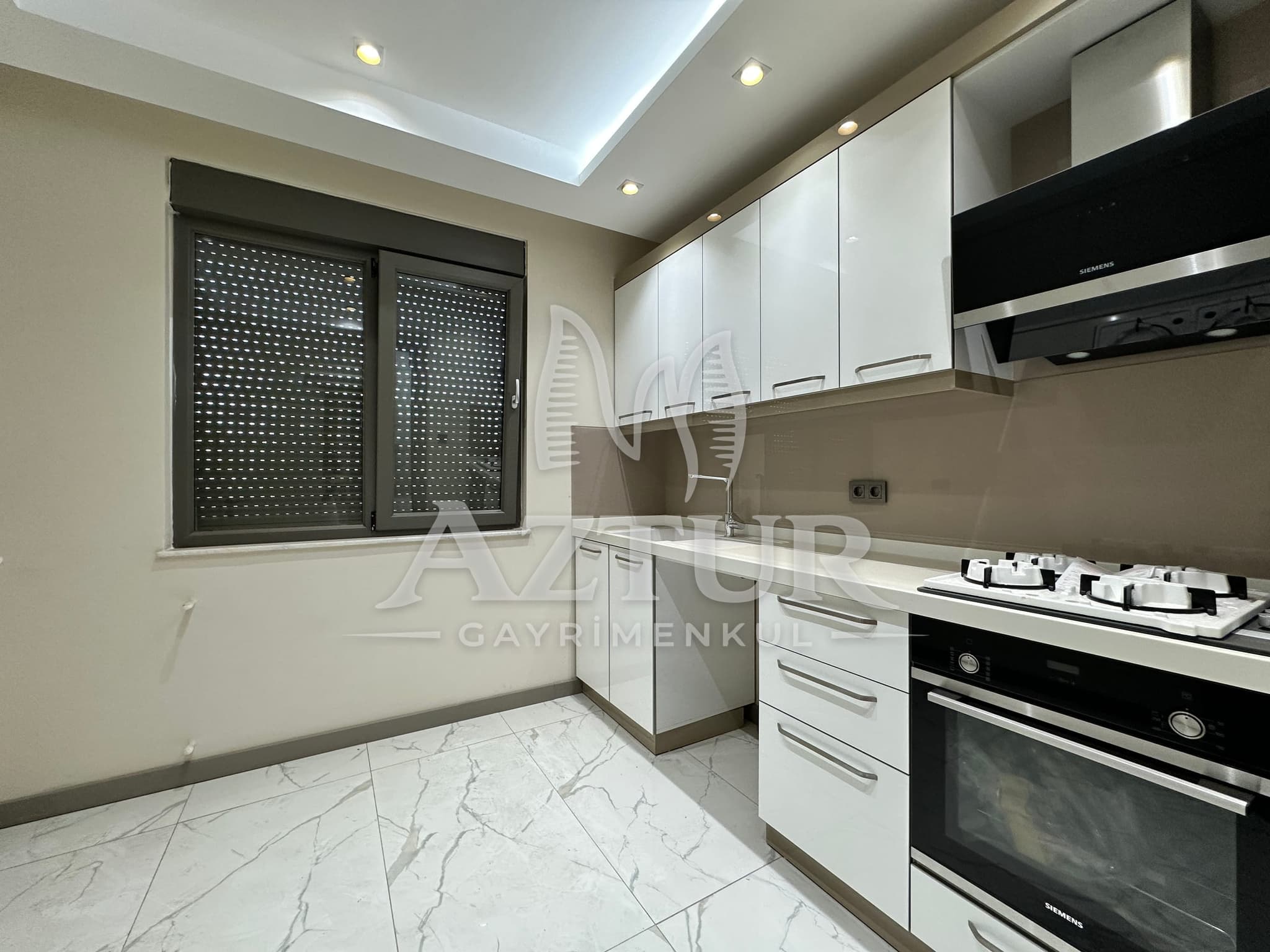 KIRÇİÇEĞİ CADDESİNDE AYRI MUTFAK YÜKSEK GİRİŞ SIFIR 2+1 SATILIK DAİRE