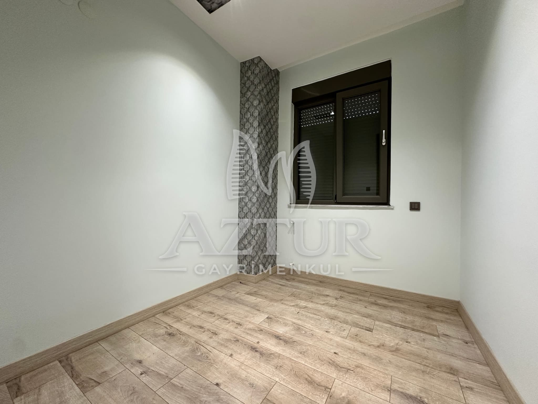 KIRÇİÇEĞİ CADDESİNDE AYRI MUTFAK YÜKSEK GİRİŞ SIFIR 2+1 SATILIK DAİRE