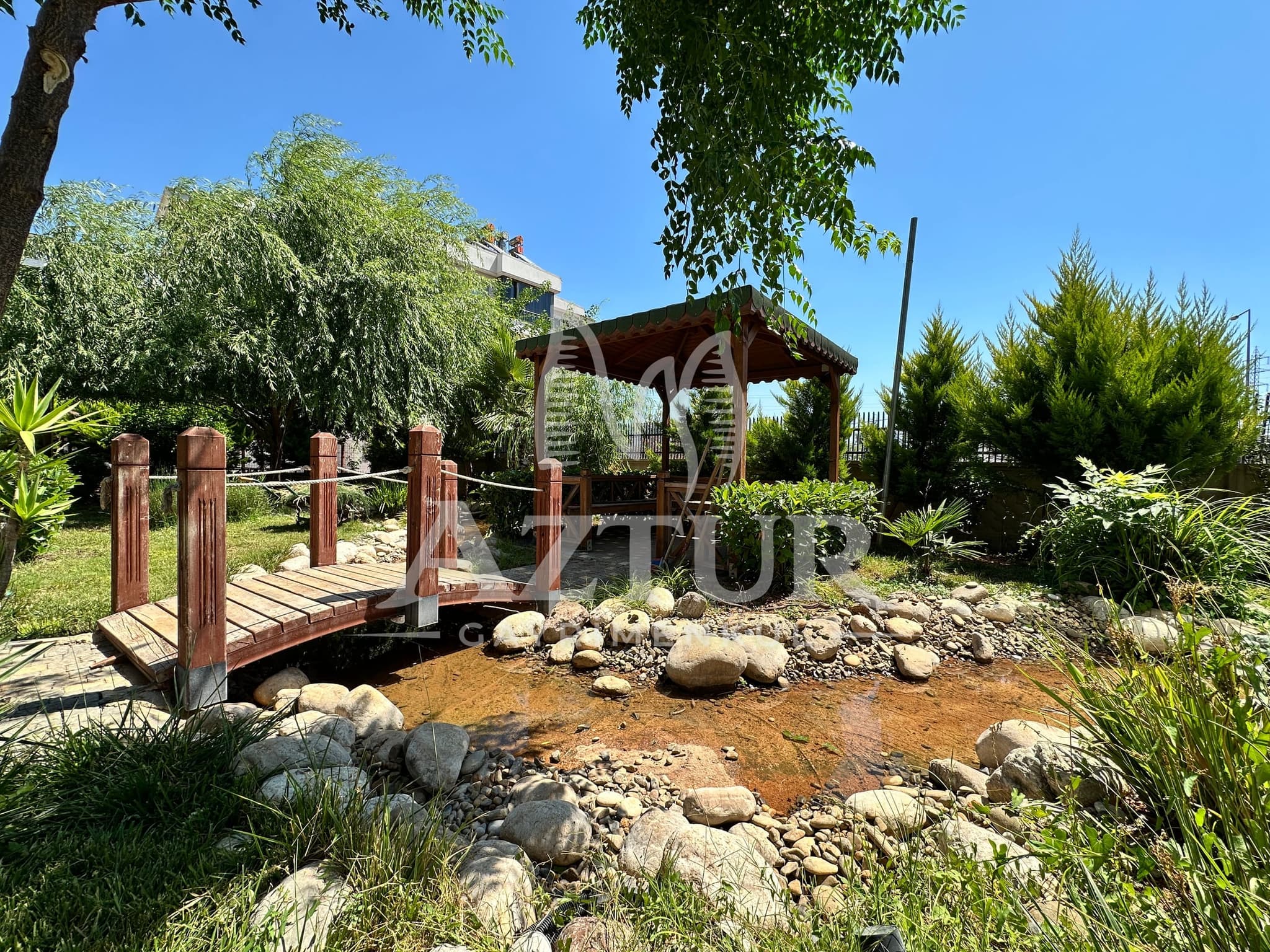 KIRÇİÇEĞİ CADDESİNDE AYRI MUTFAK YÜKSEK GİRİŞ SIFIR 2+1 SATILIK DAİRE