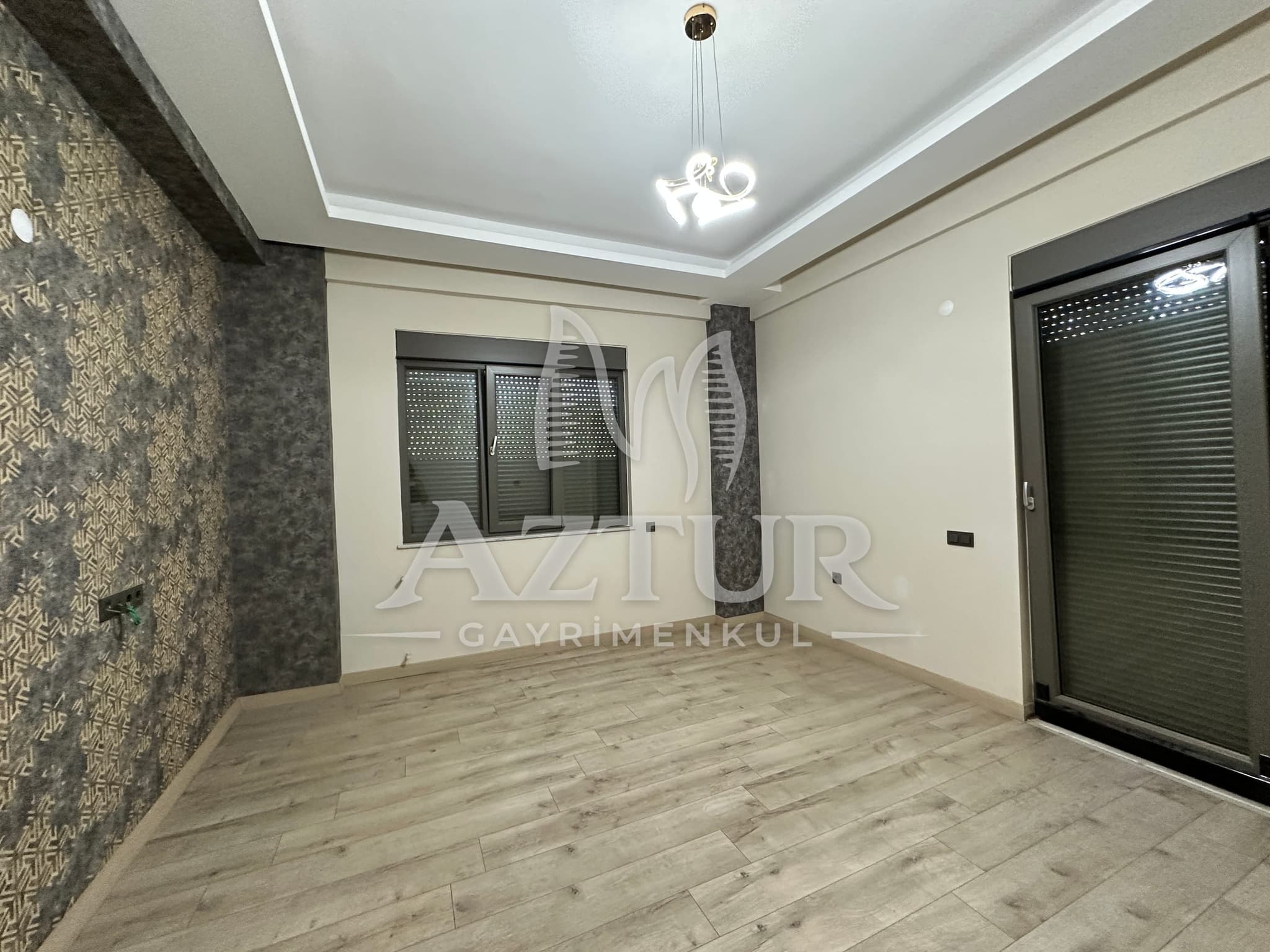 KIRÇİÇEĞİ CADDESİNDE AYRI MUTFAK YÜKSEK GİRİŞ SIFIR 3+1 SATILIK DAİRE
