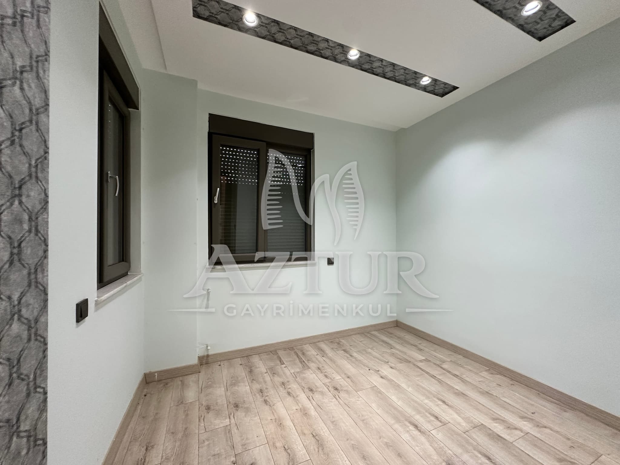 KIRÇİÇEĞİ CADDESİNDE AYRI MUTFAK YÜKSEK GİRİŞ SIFIR 3+1 SATILIK DAİRE