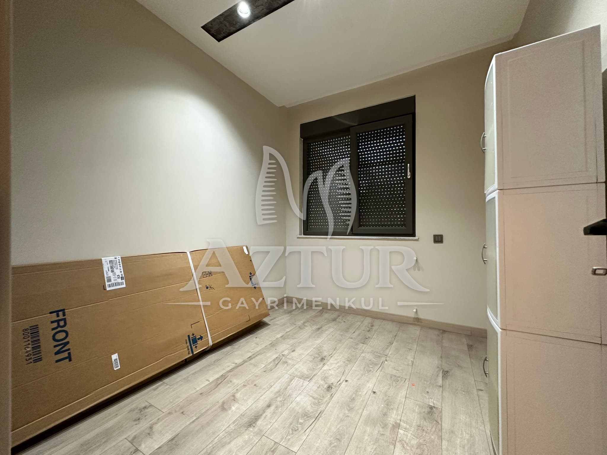 KIRÇİÇEĞİ CADDESİNDE AYRI MUTFAK YÜKSEK GİRİŞ SIFIR 3+1 SATILIK DAİRE