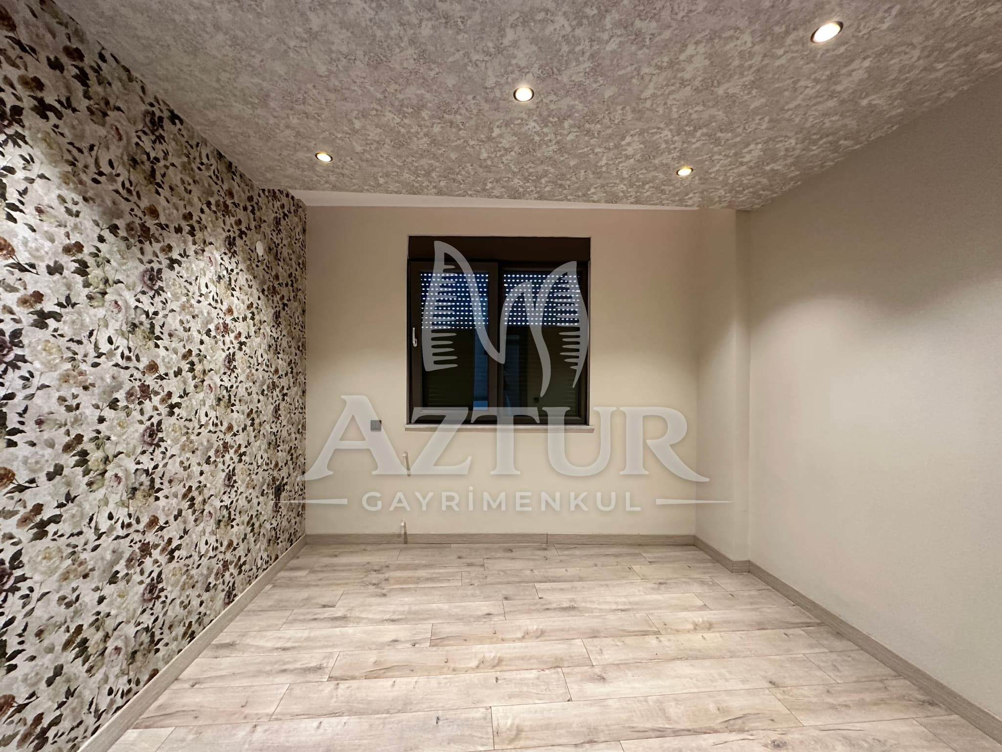 KIRÇİÇEĞİ CADDESİNDE AYRI MUTFAK YÜKSEK GİRİŞ SIFIR 3+1 SATILIK DAİRE