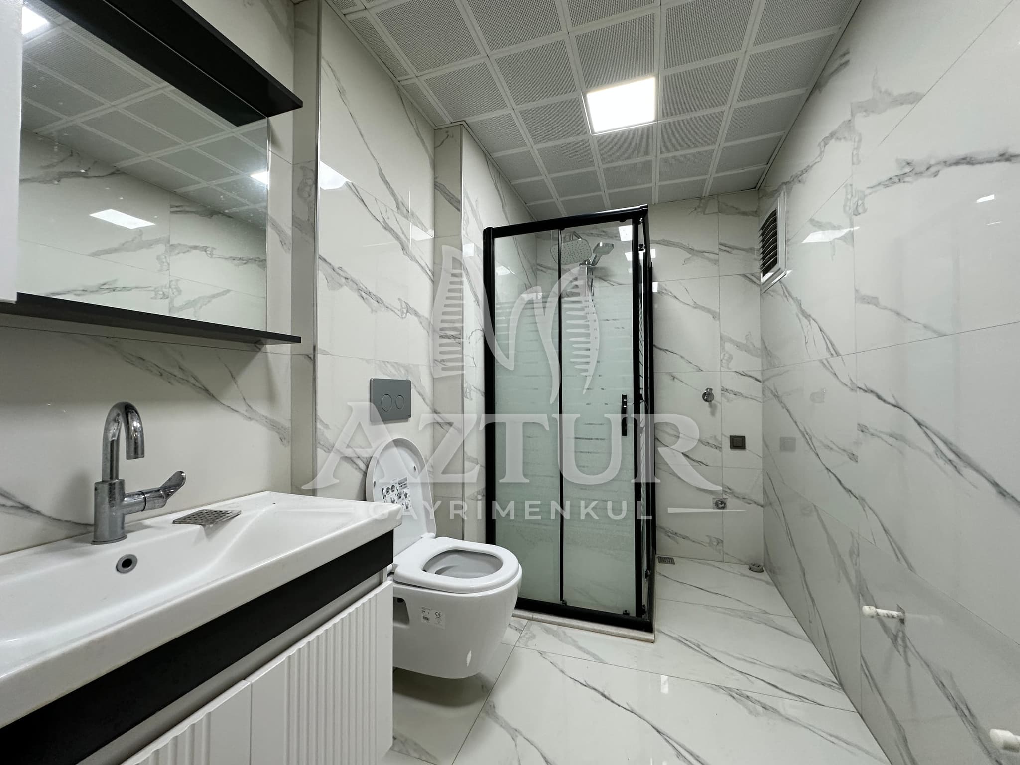 KIRÇİÇEĞİ CADDESİNDE AYRI MUTFAK YÜKSEK GİRİŞ SIFIR 3+1 SATILIK DAİRE