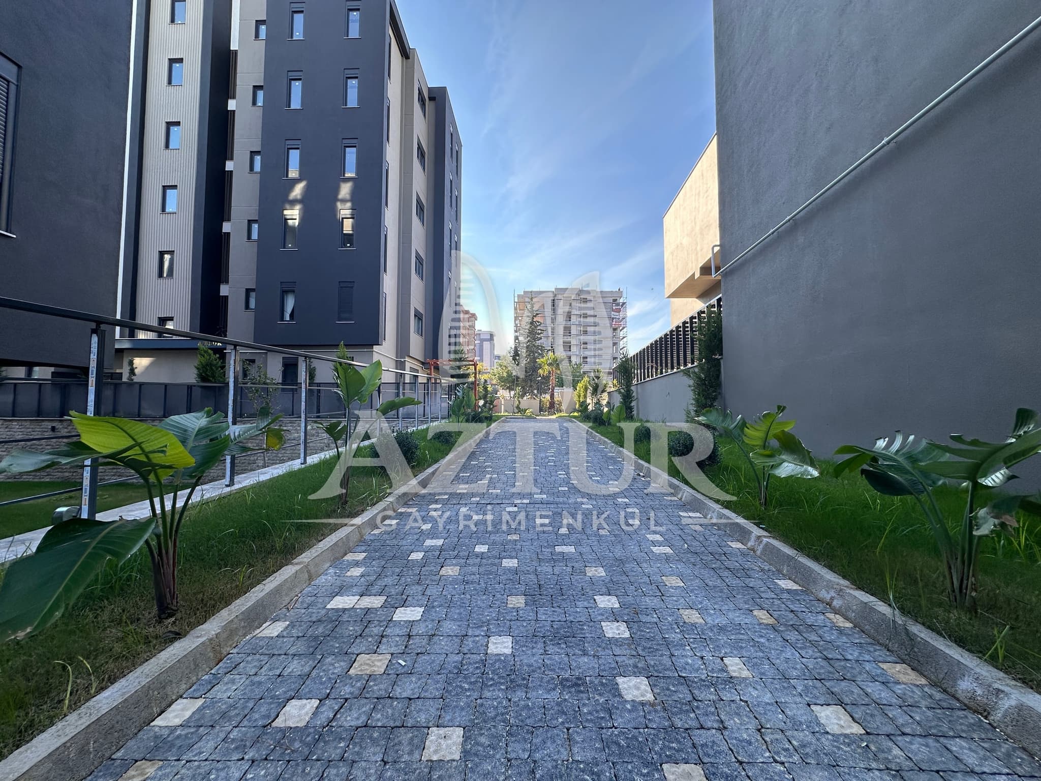 FEVZİ ÇAKMAK'TA HAVUZLU SİTE İÇERİSİNDE 1+1 SATILIK DAİRE